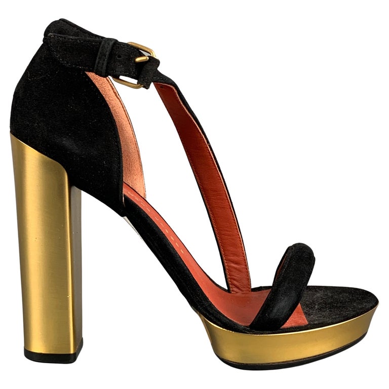 MARC by MARC JACOBS Size 8 Black and Gold Leather Suede Pumps at 1stDibs