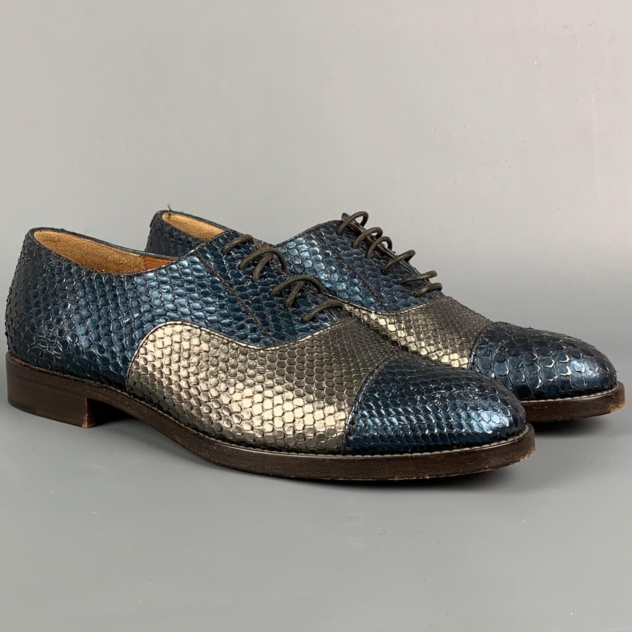 MARC by MARC JACOBS shoes comes in a blue & silver metallic snake skin leather featuring a cap toe and a lace up closure. Made in Italy. 

Very Good Pre-Owned Condition.
Marked: 39

Outsole: 11 in. x 3.5 in. 