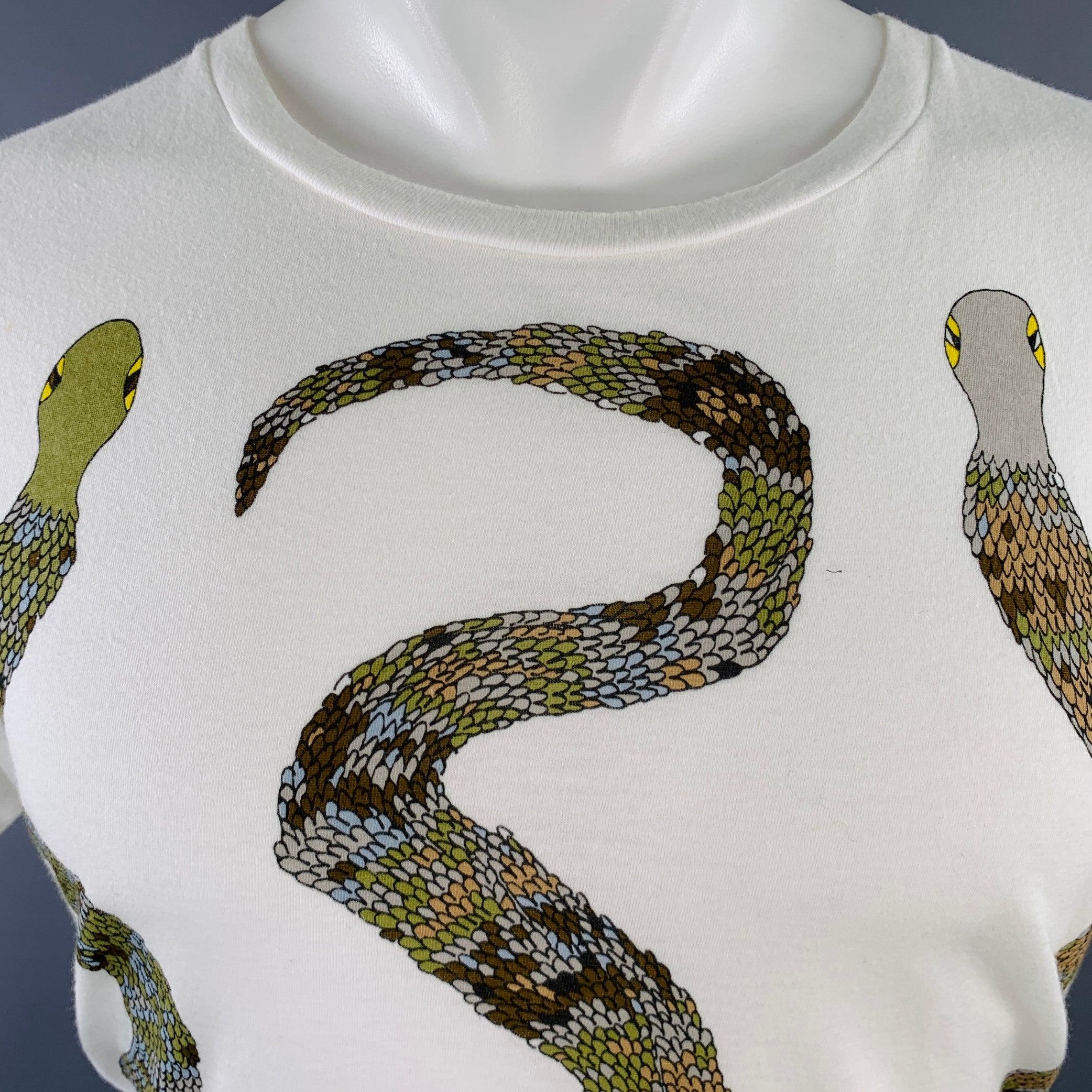 MARC by MARC JACOBS t-shirt
 in a white cotton jersey featuring an olive green snake print, short sleeves, and crew neck. Very Good Pre-Owned Condition. Minor marks. 
 
 Marked: M 
 
 Measurements: 
  
 Shoulder: 19 inches Chest: 37 inches Sleeve: 7