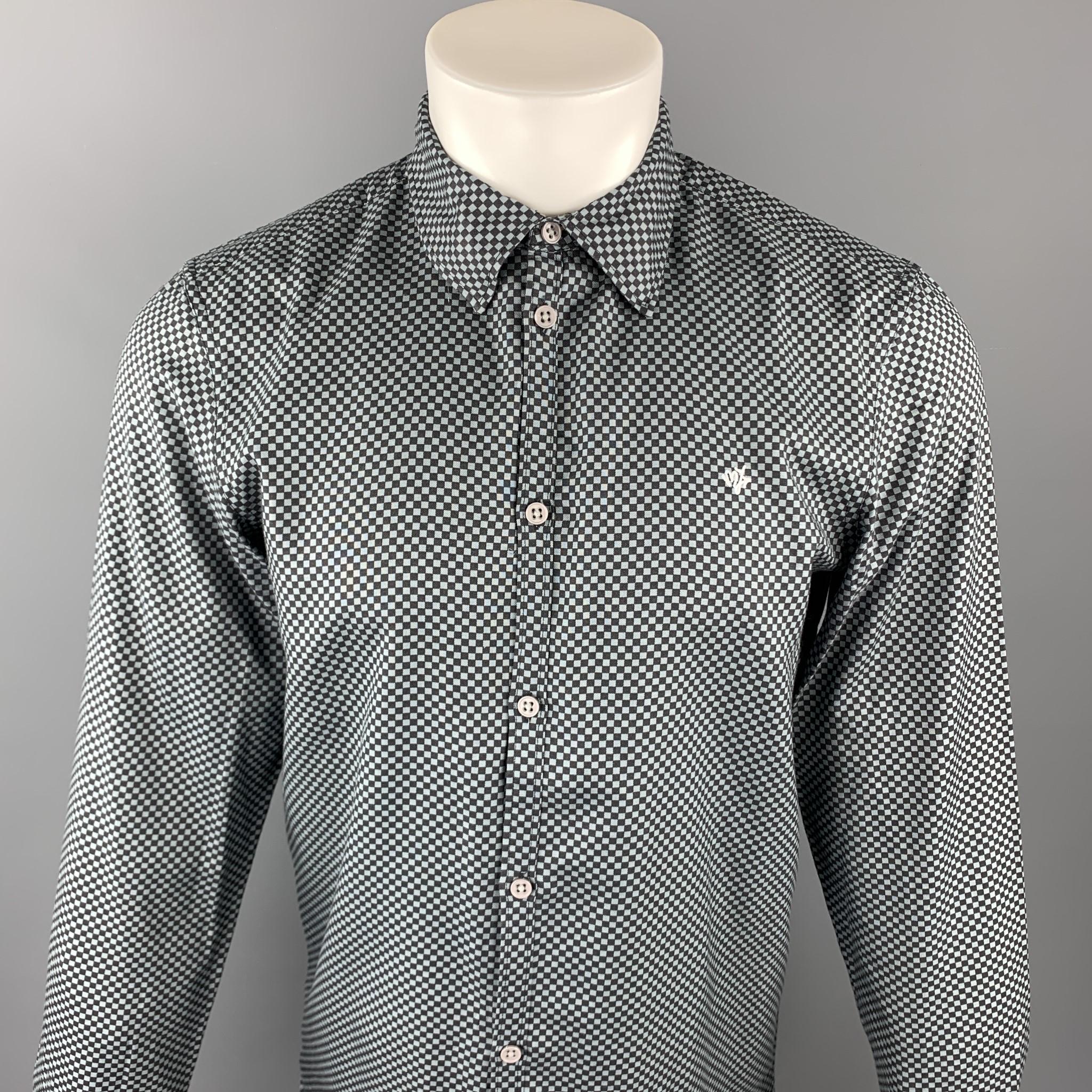 MARC by MARC JACOBS long sleeve shirt comes in a black and gray checkered cotton featuring a button up style and a front embroidery detail. 

Excellent Pre-Owned Condition. 
Marked: S

Measurements:

Shoulder: 16.5 in. 
Chest: 40 in. 
Sleeve: 27 in.