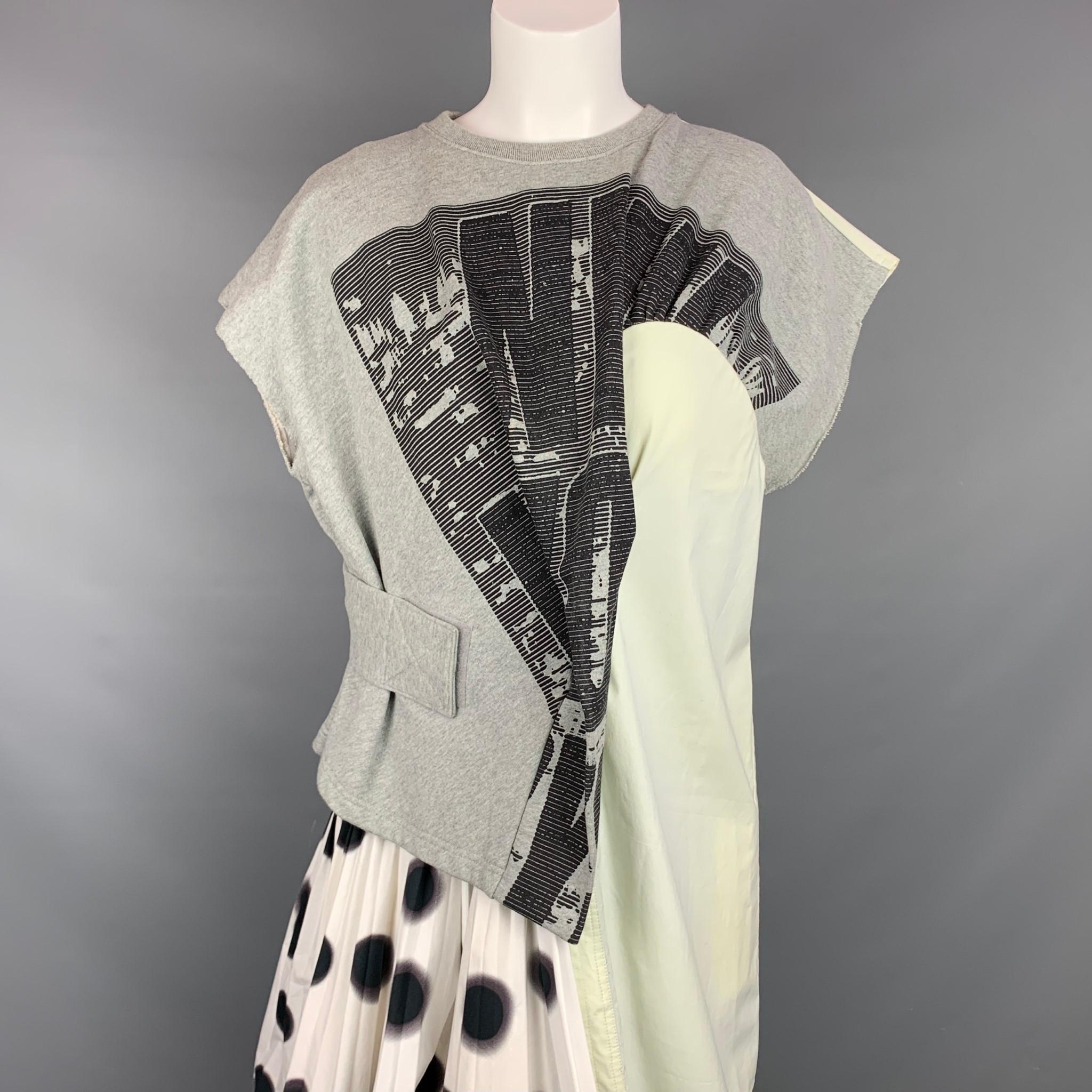 MARC by MARC JACOBS dress comes in a gray & white blurred dot print featuring a asymmetrical style, pleated skirt trim, strap detail, loose fit, back pocket, and a crew-neck.

Very Good Pre-Owned Condition.
Marked: S

Measurements:

Shoulder: 23