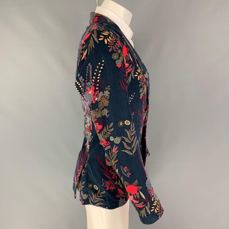 MARC by MARC JACOBS sport coat comes in a multi-color print cotton with a full liner featuring a notch lapel, flap pockets, double back vent, and a double button closure. Made in USA. 

Very Good Pre-Owned Condition.
Marked: