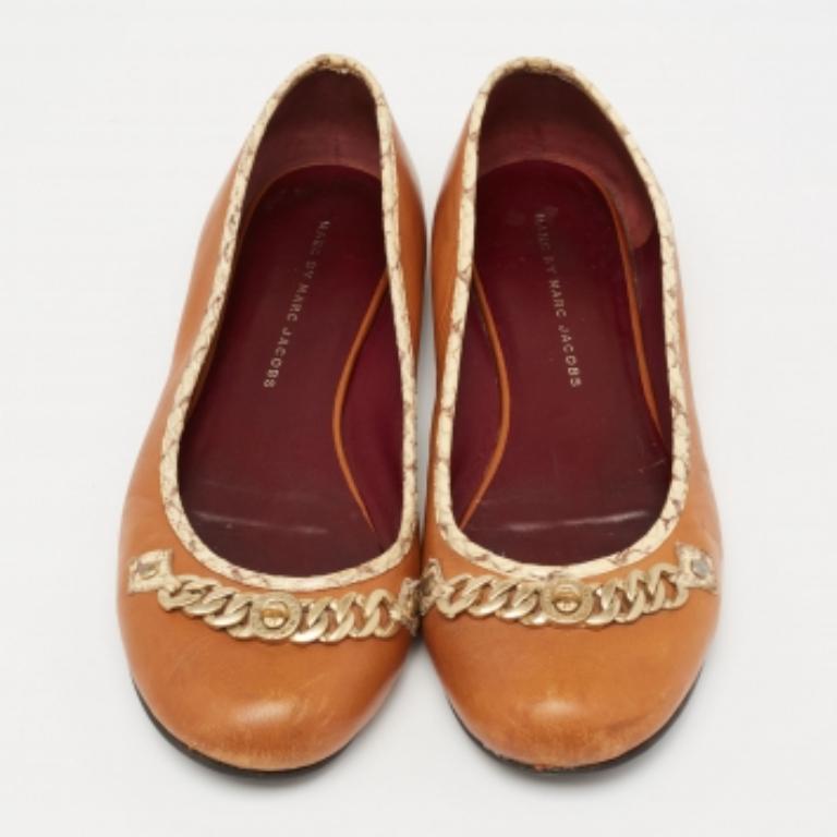 Marc by Marc Jacobs - Ballerines en cuir brun clair avec chaîne, taille 38,5 Bon état - En vente à Dubai, Al Qouz 2