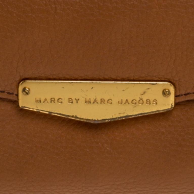 Marc by Marc Jacobs Tan Soft Leather Flap Trifold Continental Wallet In Fair Condition For Sale In Dubai, Al Qouz 2