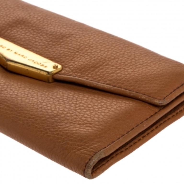 Women's Marc by Marc Jacobs Tan Soft Leather Flap Trifold Continental Wallet For Sale