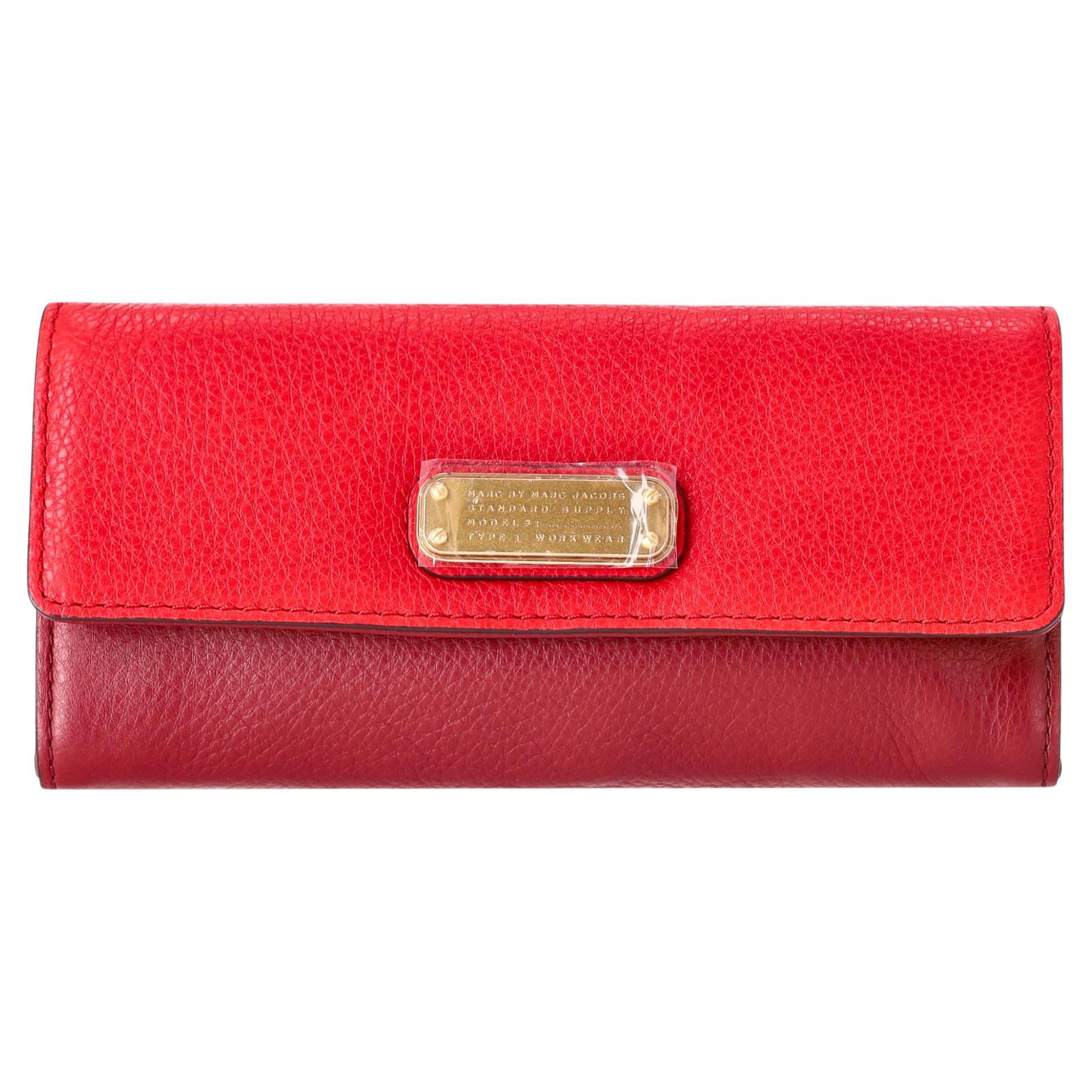 Marc by Marc Jacobs Zweifarbige kontinentale Geldbörse aus Leder im Angebot