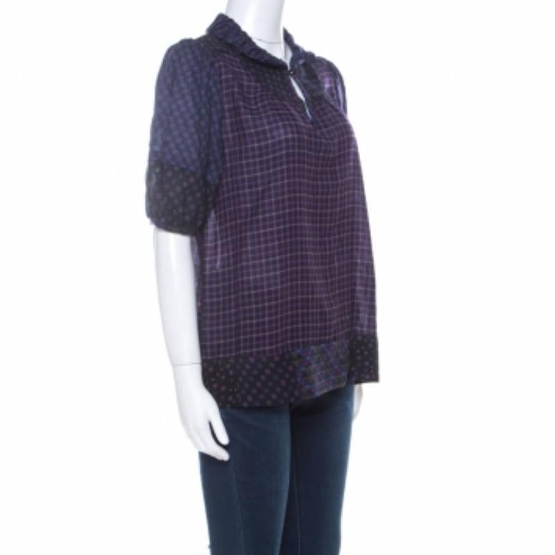 Marc by Marc Jacobs bringt mit diesem beeindruckenden Top lässige Mode zu Ihnen. Dieses Polo-T-Shirt ist mit gemischten Karos bedruckt, hat kurze Puffärmel und einen Knopfverschluss. Das durchsichtige Hemd ist aus einer Mischung aus Wolle und Seide