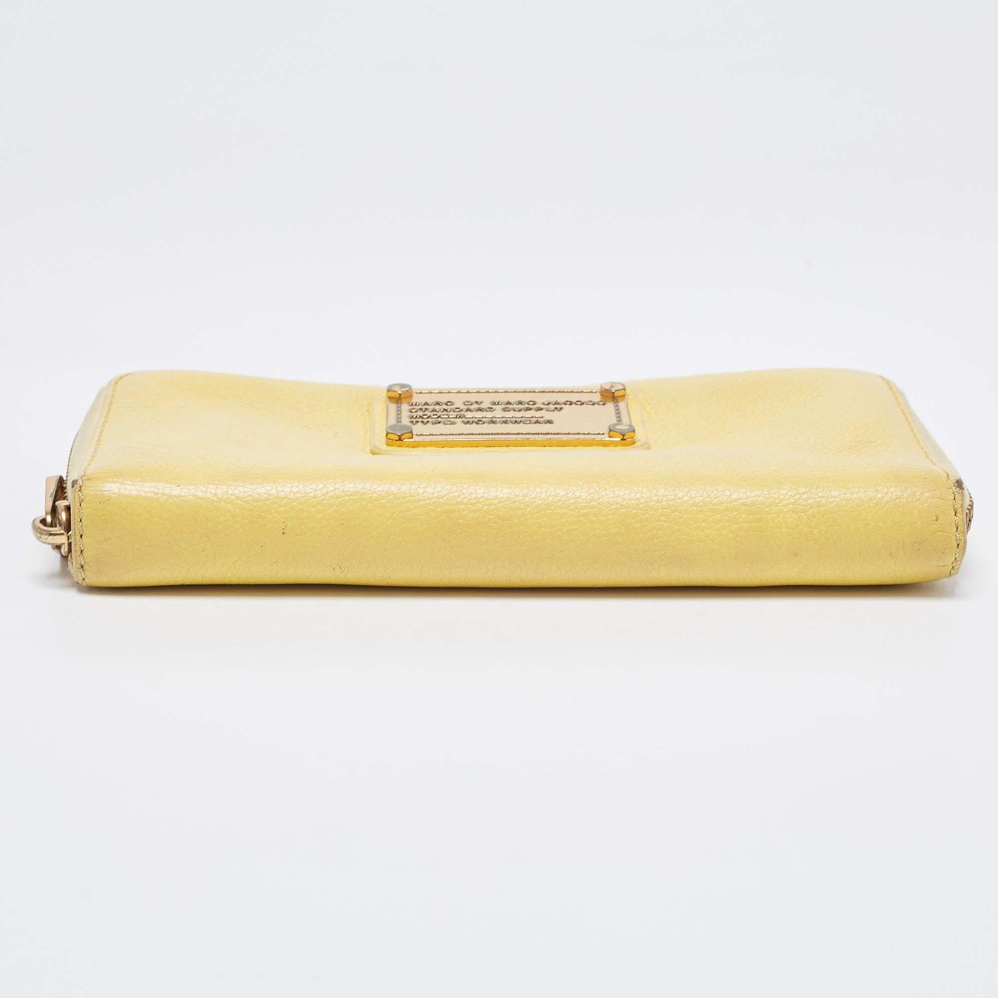 Marc by Marc Jacobs Yellow Leather Classic Q Zip Around Wallet For Sale 3