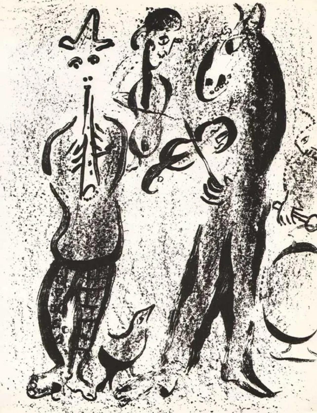 Marc Chagall Landscape Print – Chagall, The Mountebanks (Mourlot 395; Cramer 56) (nach)