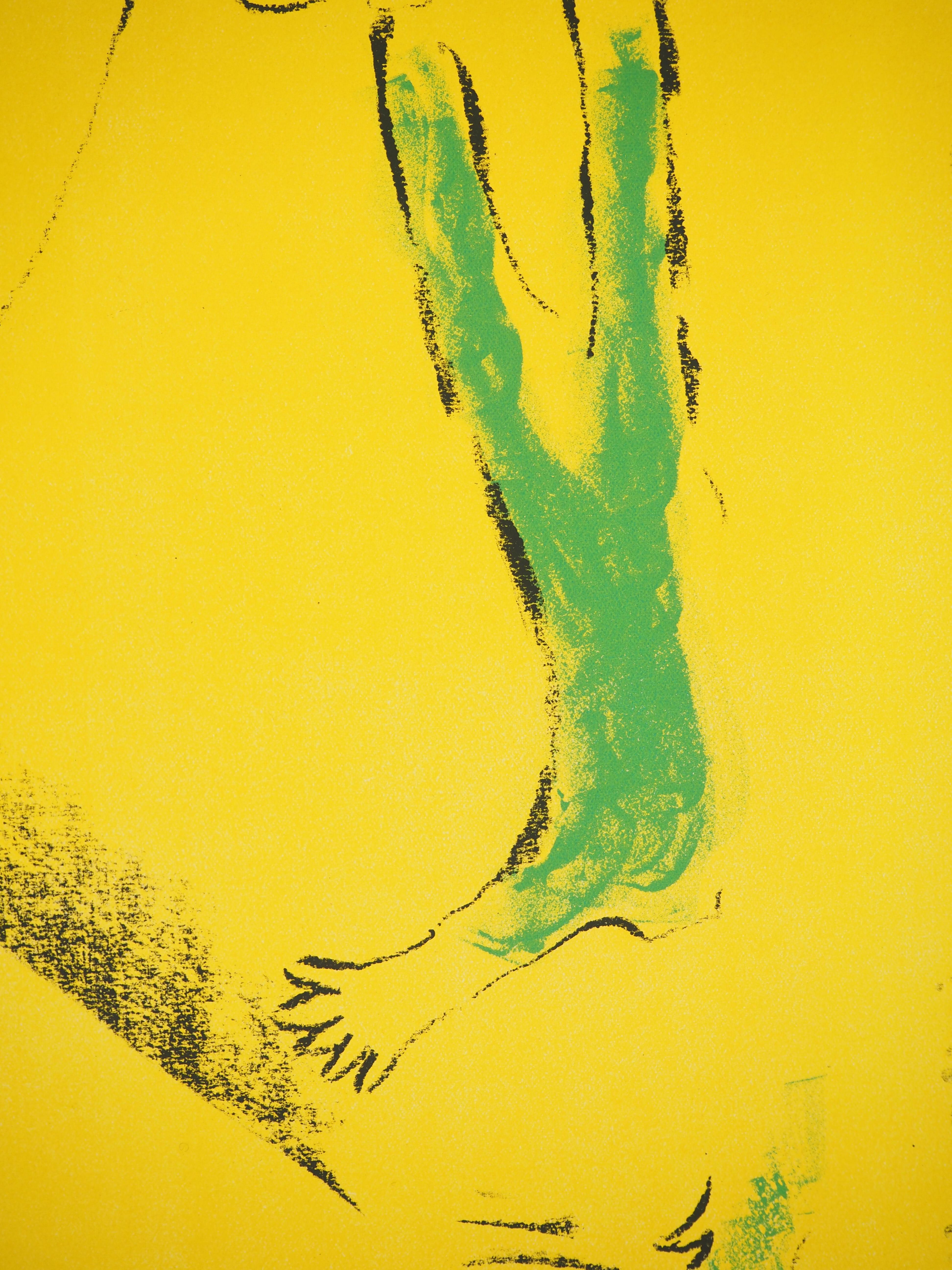 Circus : Acrobat on Yellow Backgroung - Original Lithograph (Mourlot #602) For Sale 2