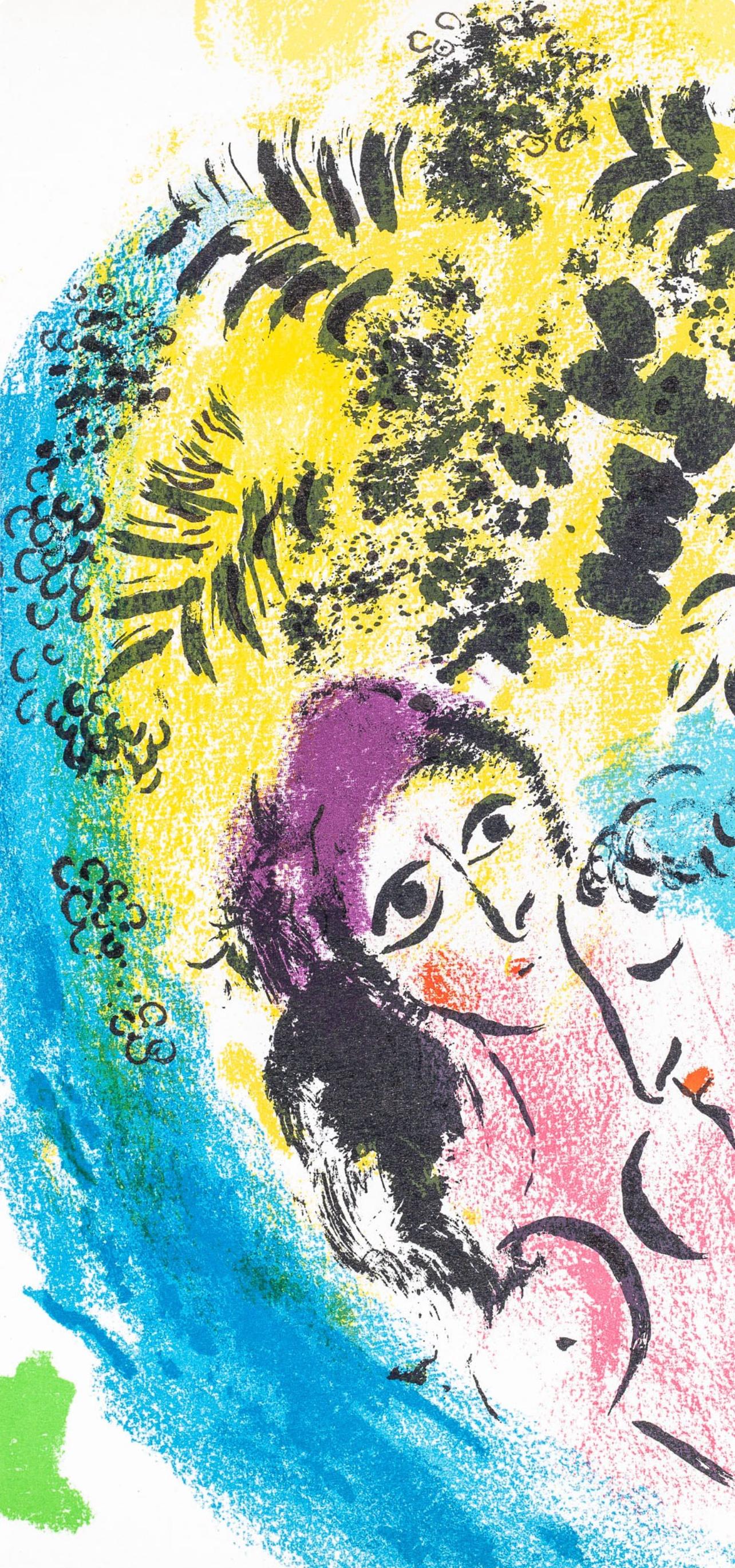 Les Amoureux au Soleil Rouge (Cramer 43; M. 285), The Lithographs of Chagall - Expressionist Print by Marc Chagall