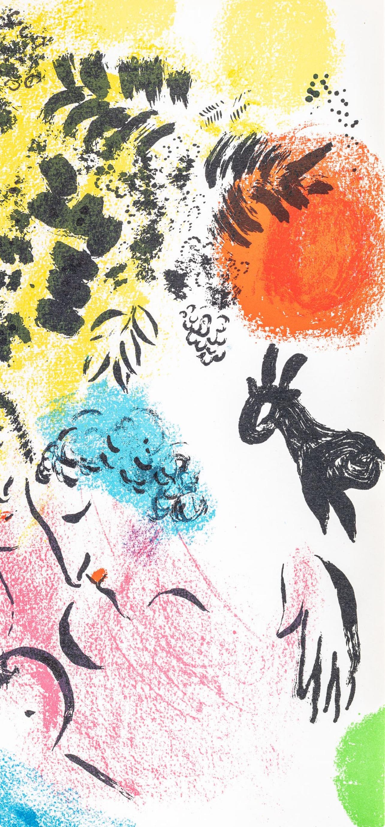 Les Amoureux au Soleil Rouge (Cramer 43; M. 285), The Lithographs of Chagall - Beige Landscape Print by Marc Chagall