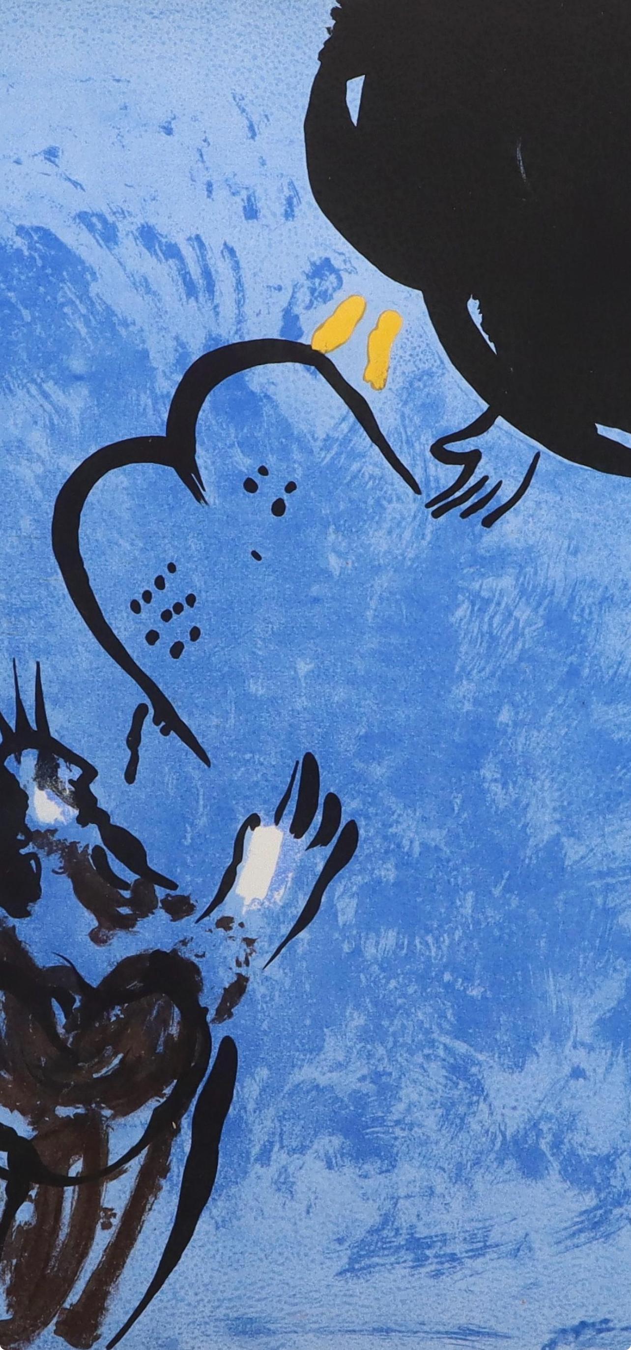 Moïse reçoit les Tables de la Loi (Mourlot 117-46 ; Cramer 25) - Bleu Figurative Print par Marc Chagall