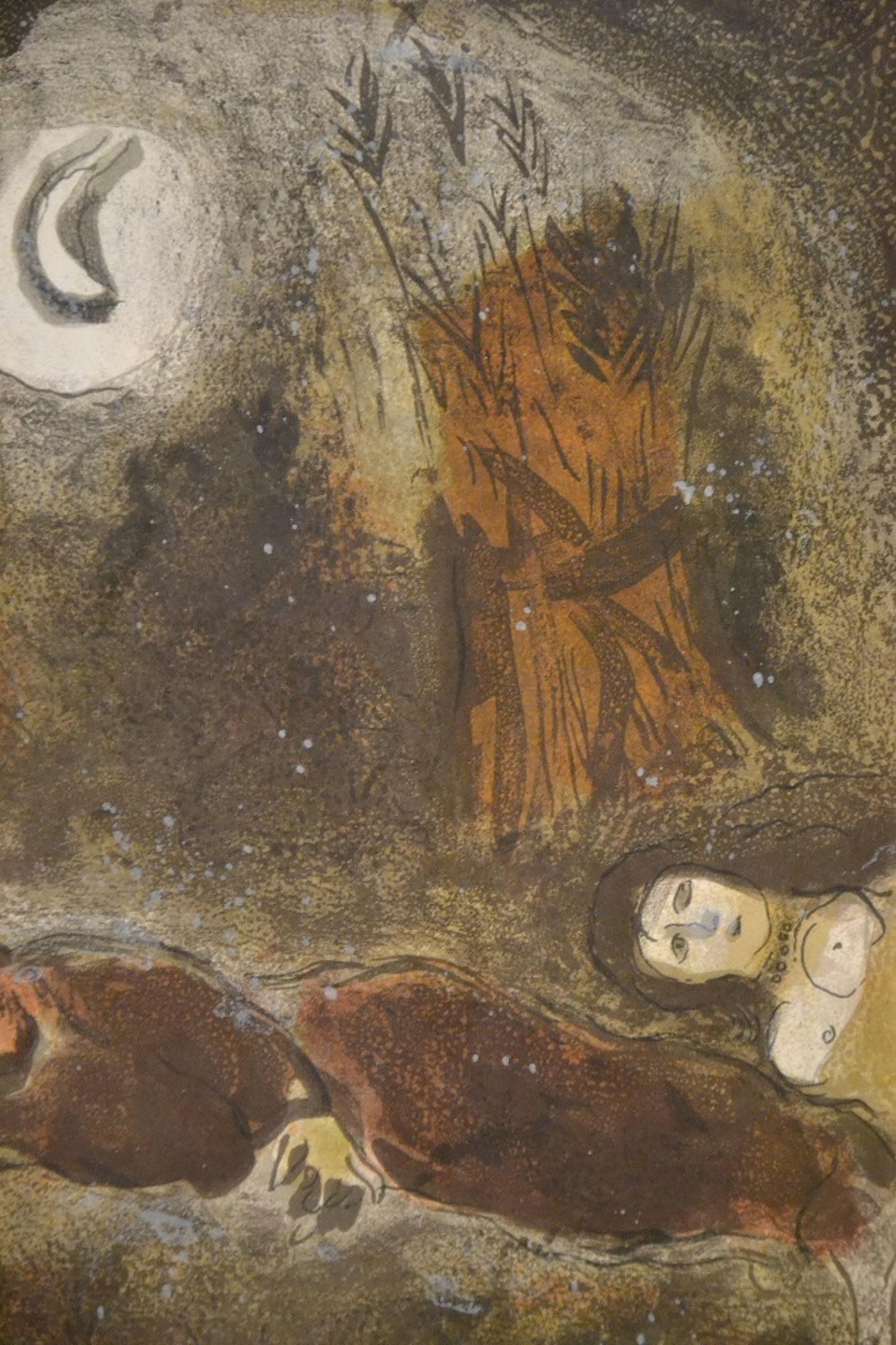 Ruth zu Füßen von Boaz – aus der Serie „Illustrationen für die Bibel“ –  1960 – Print von Marc Chagall
