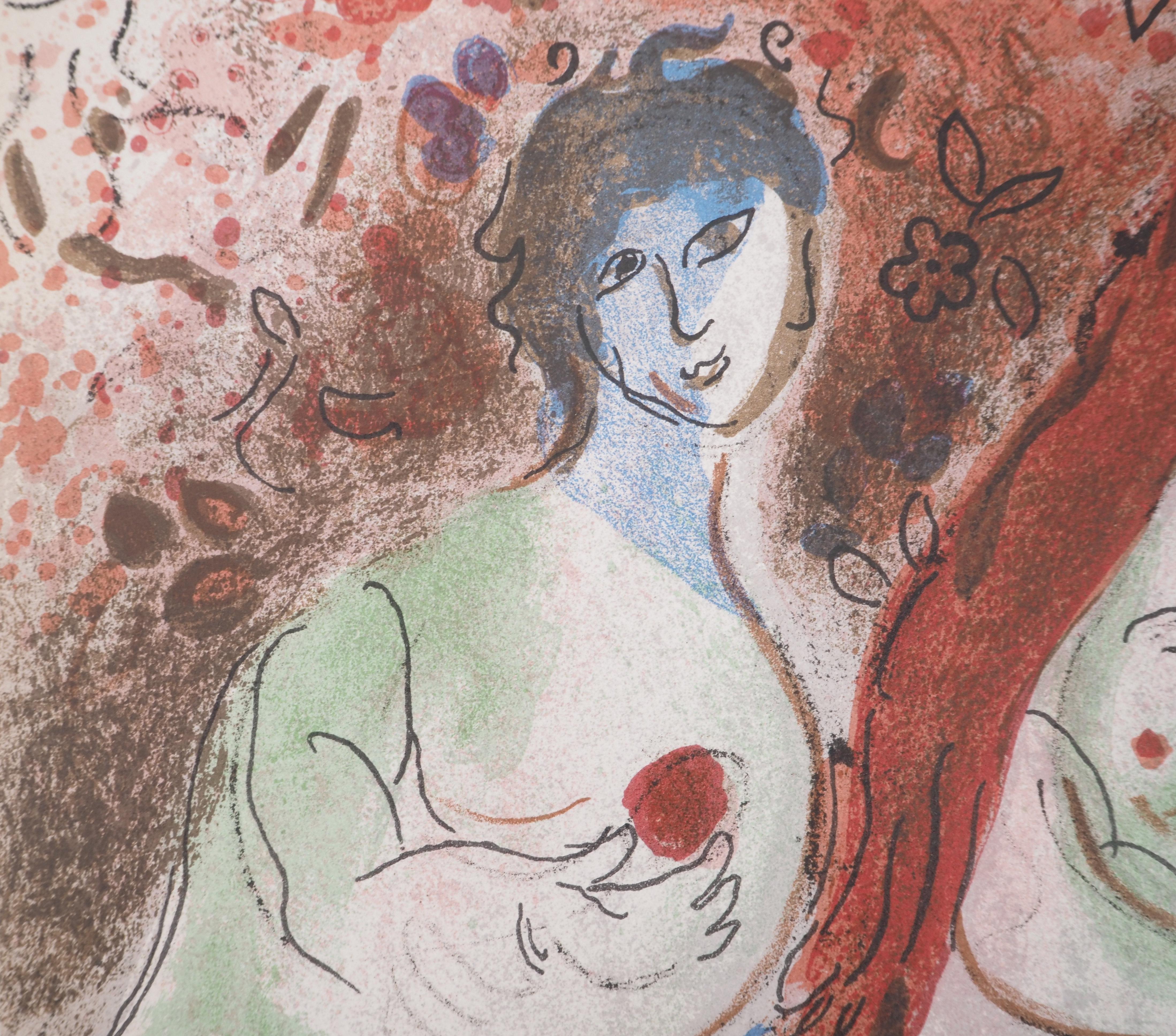 La Bibbia: Il frutto proibito di Adams ed Eva - Litografia originale (Mourlot #235) - Print di Marc Chagall
