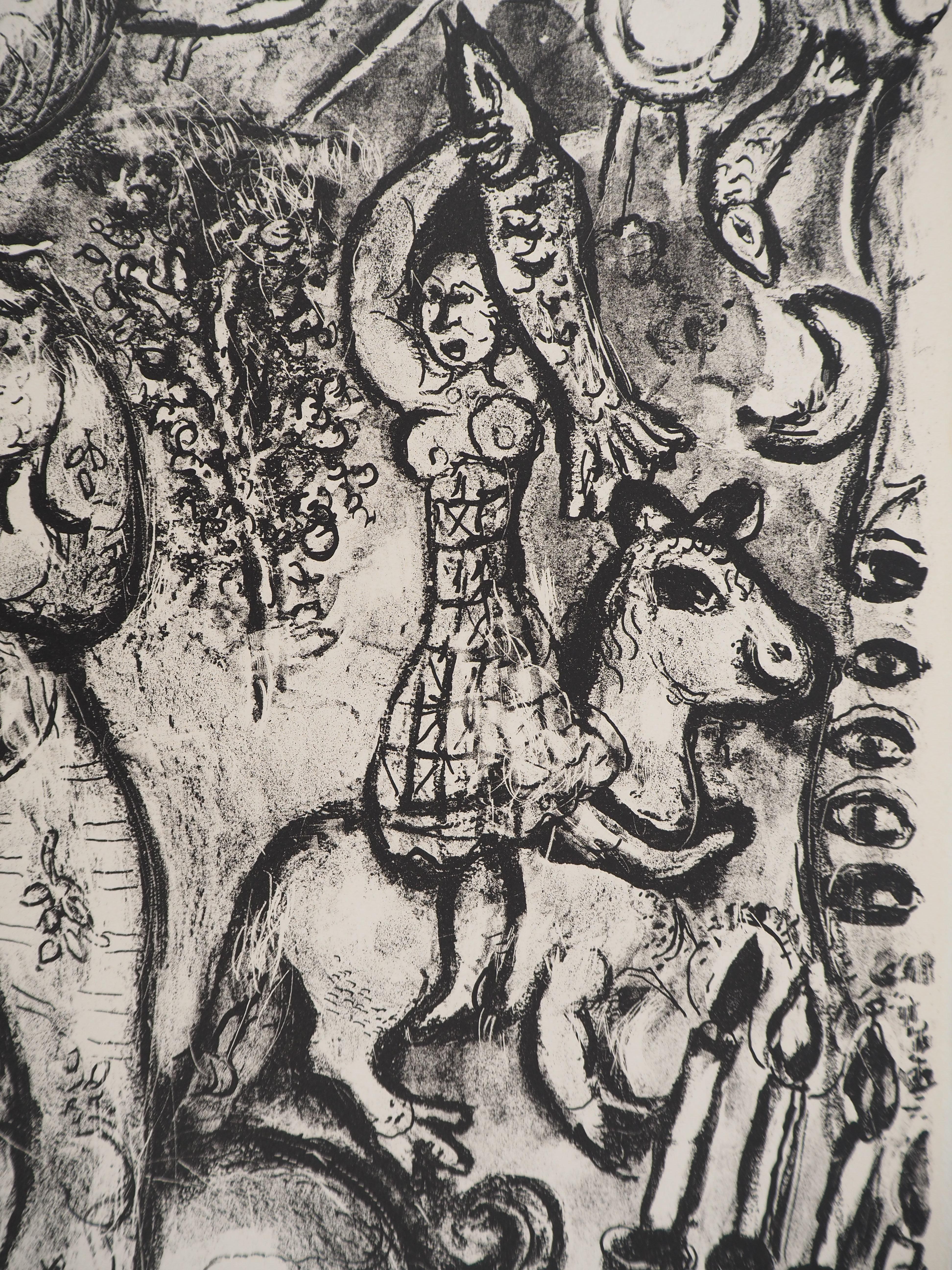 El Circo : Acróbatas, Gallo y Caballos - Litografía original (Mourlot #508) - Figurative Print Gris de Marc Chagall