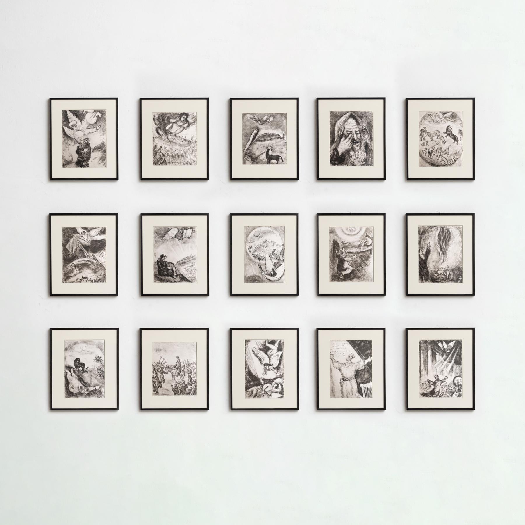 Acquista una straordinaria serie di 15 stampe eliografiche in bianco e nero del leggendario Marc Chagall, ognuna delle quali raffigura scene bibliche iconiche con il suo caratteristico stile etereo e onirico. Queste stampe appartengono alla rara e
