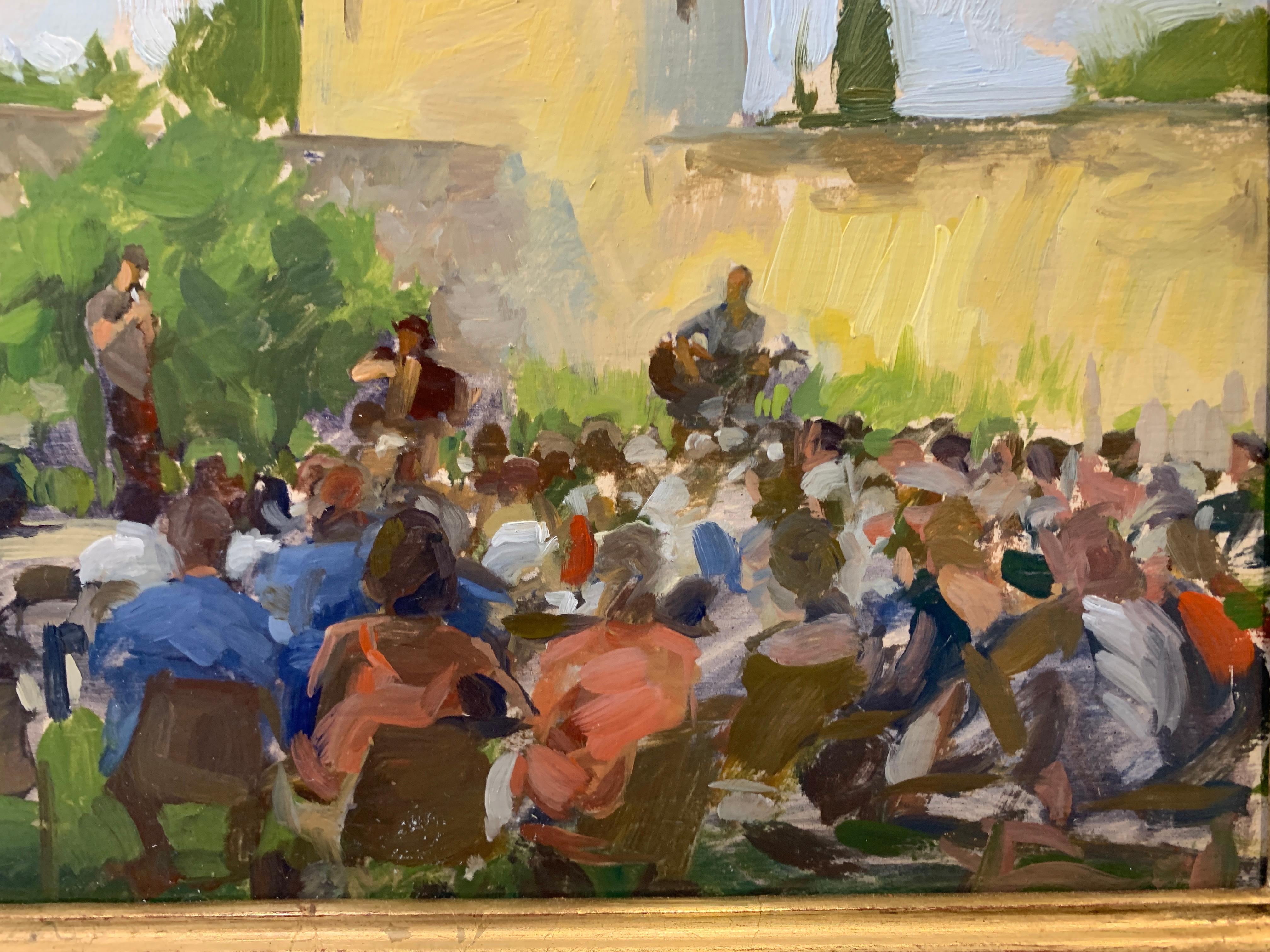 Ein Ölgemälde, gemalt en plein air von einer Live-Konzertaufführung. Man sieht Musiker auf der Bühne, die vor einem großen Publikum verschiedene Instrumente spielen. Im Hintergrund sind eine Mauer und ein turmartiges Bauwerk zu sehen. Das Gemälde