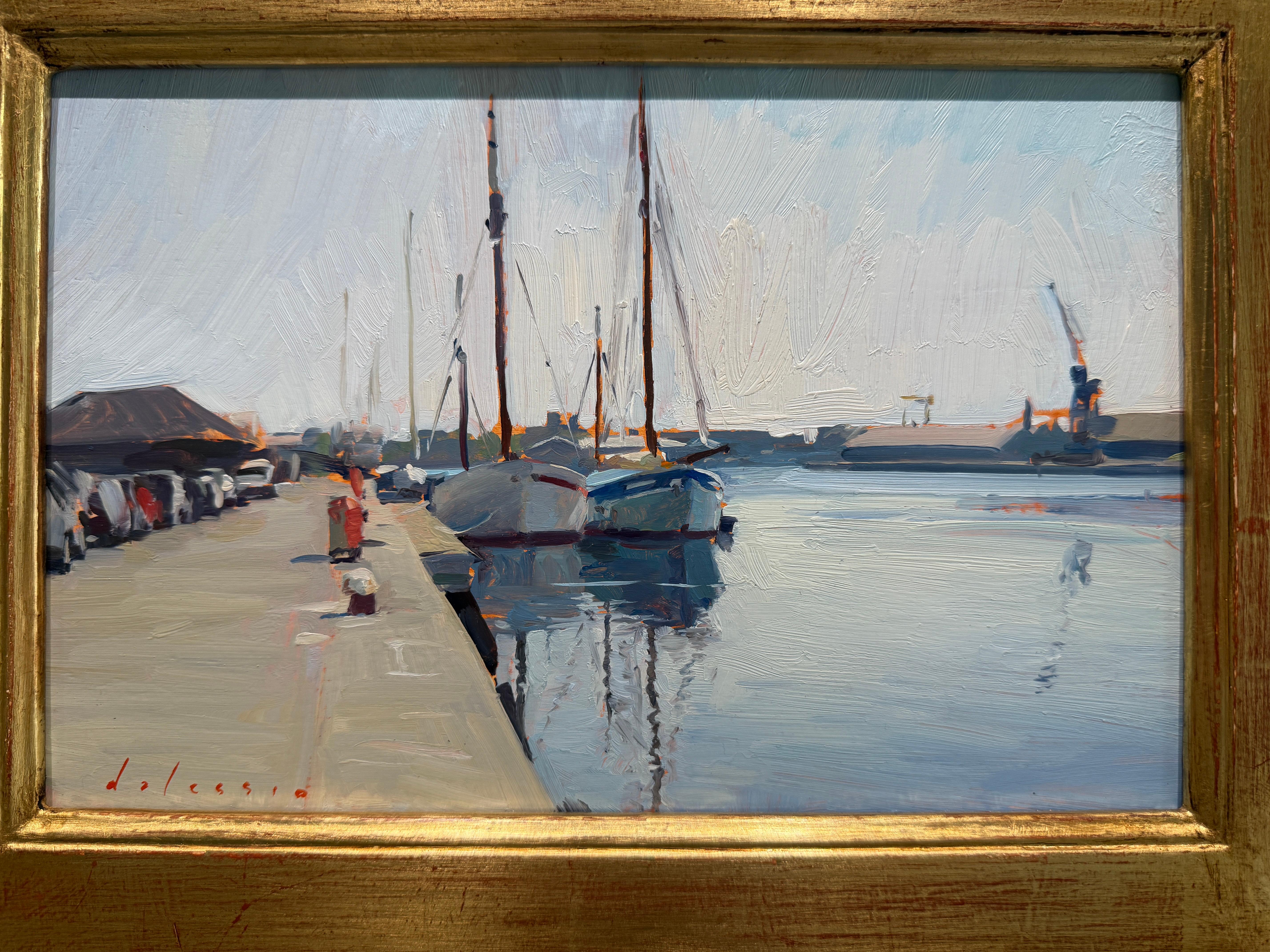 „Saint-Malo Segelboote“, Ölgemälde in der historischen französischen Hafenstadt, Paar Boote (Grau), Figurative Painting, von Marc Dalessio