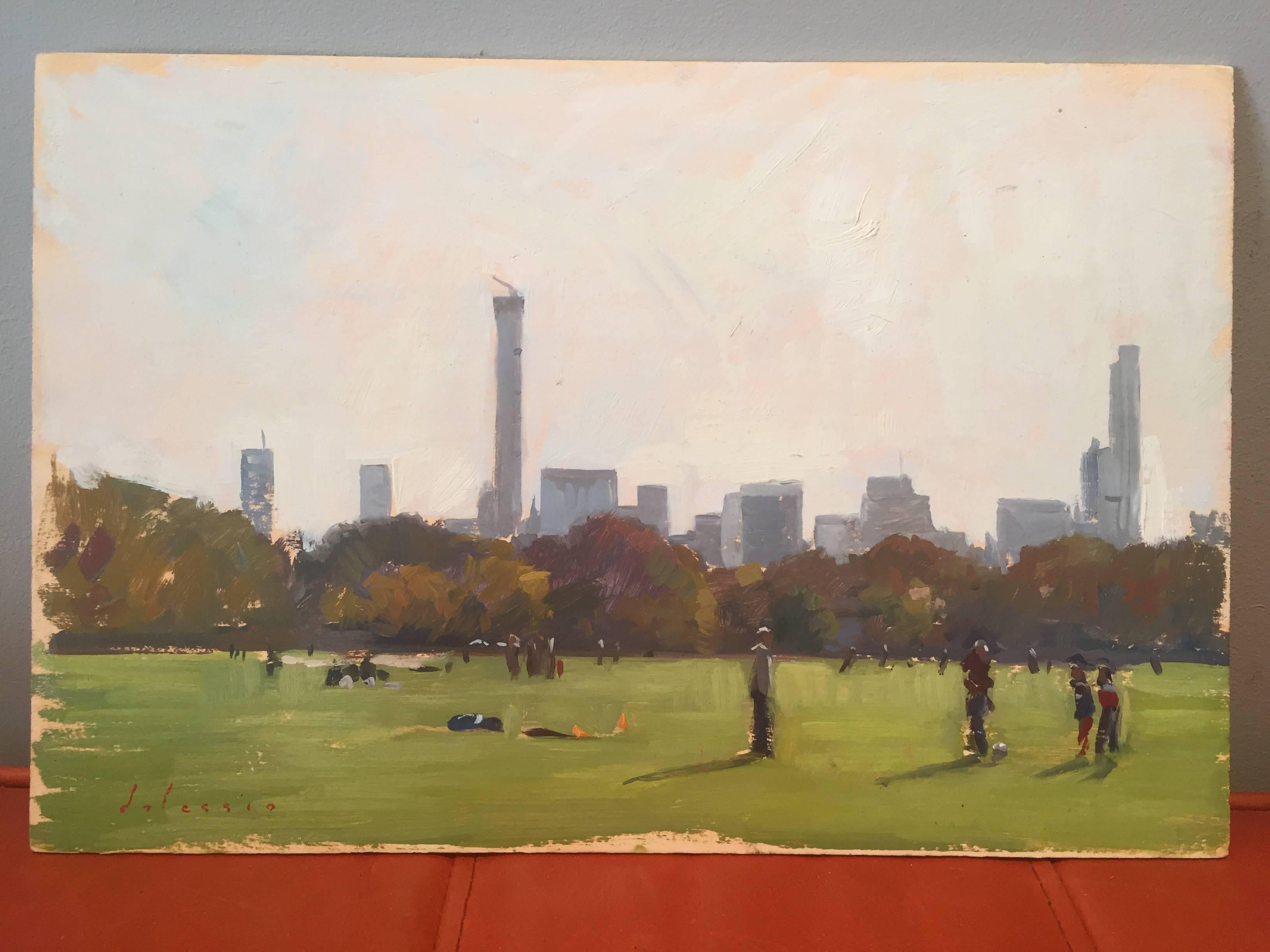 Fußballspieler im Central Park - NYC Skyline mit Blick auf Downtown - en plein air – Painting von Marc Dalessio