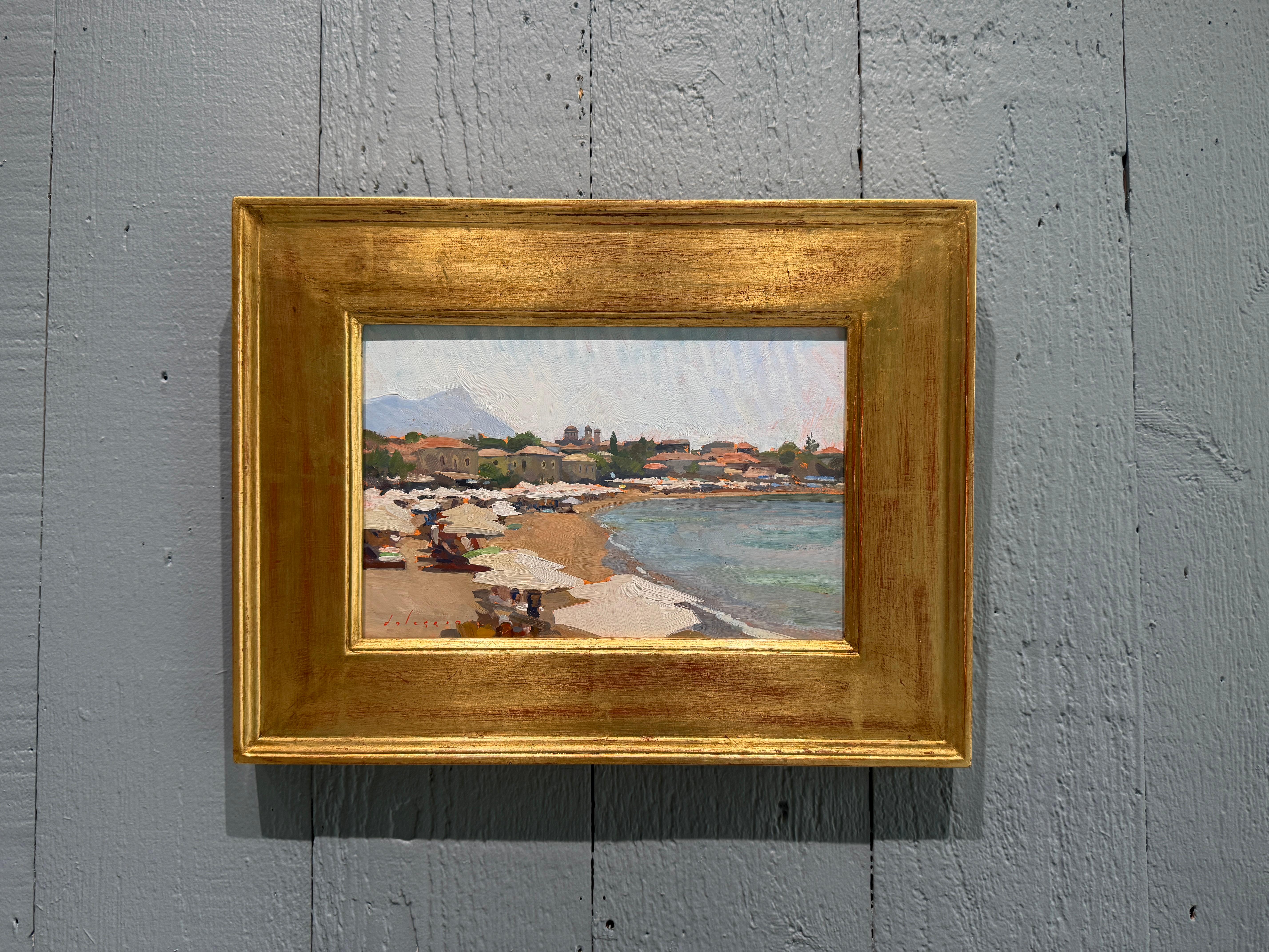 « La plage de Stoupa », peinture à l'huile, parapluies blanches en Grèce, mer méditerranéenne - Painting de Marc Dalessio