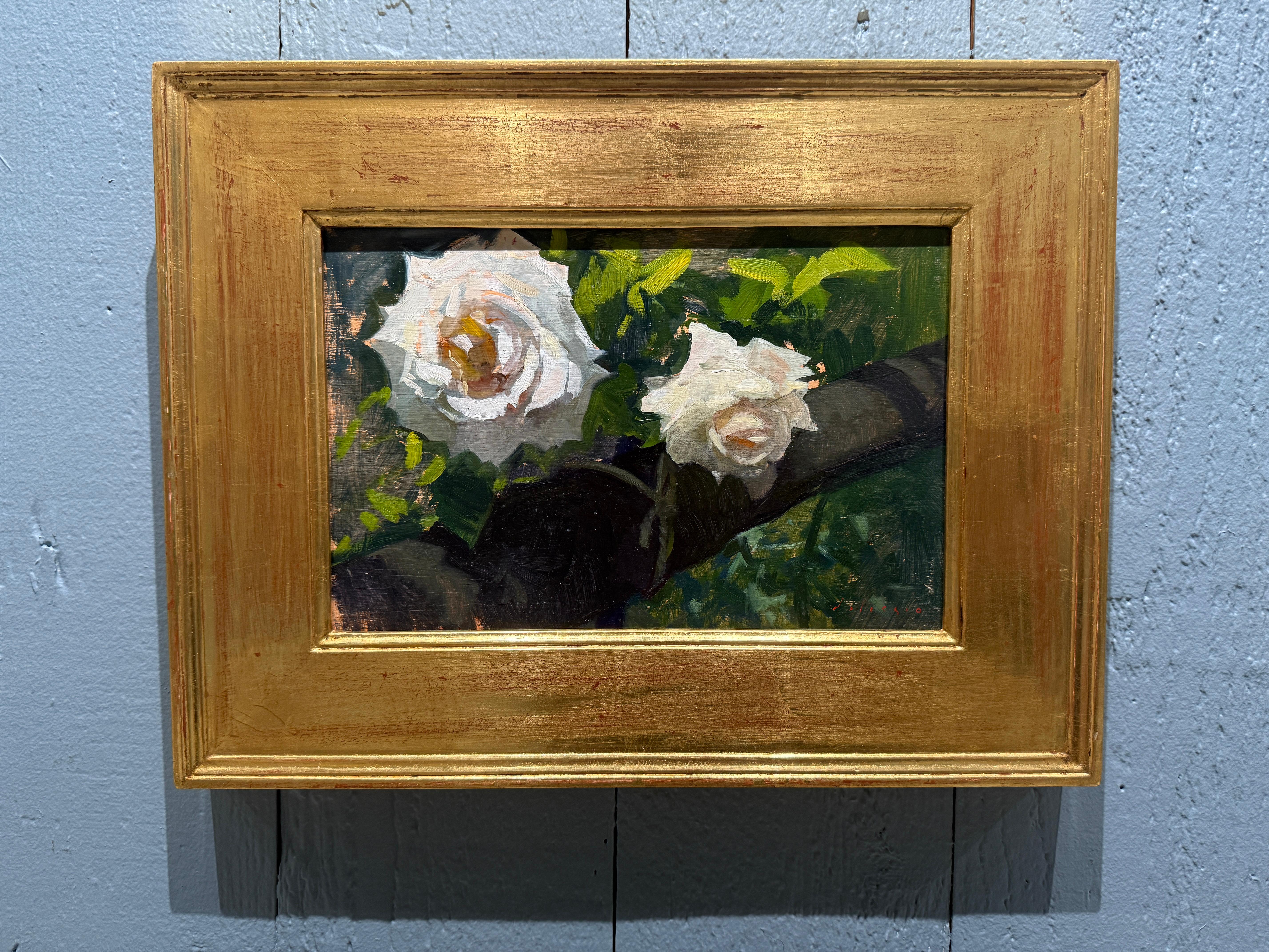 « Two Roses » - peinture à l'huile, près d'une rose blanche sur buis, choix de cadre en vente 3