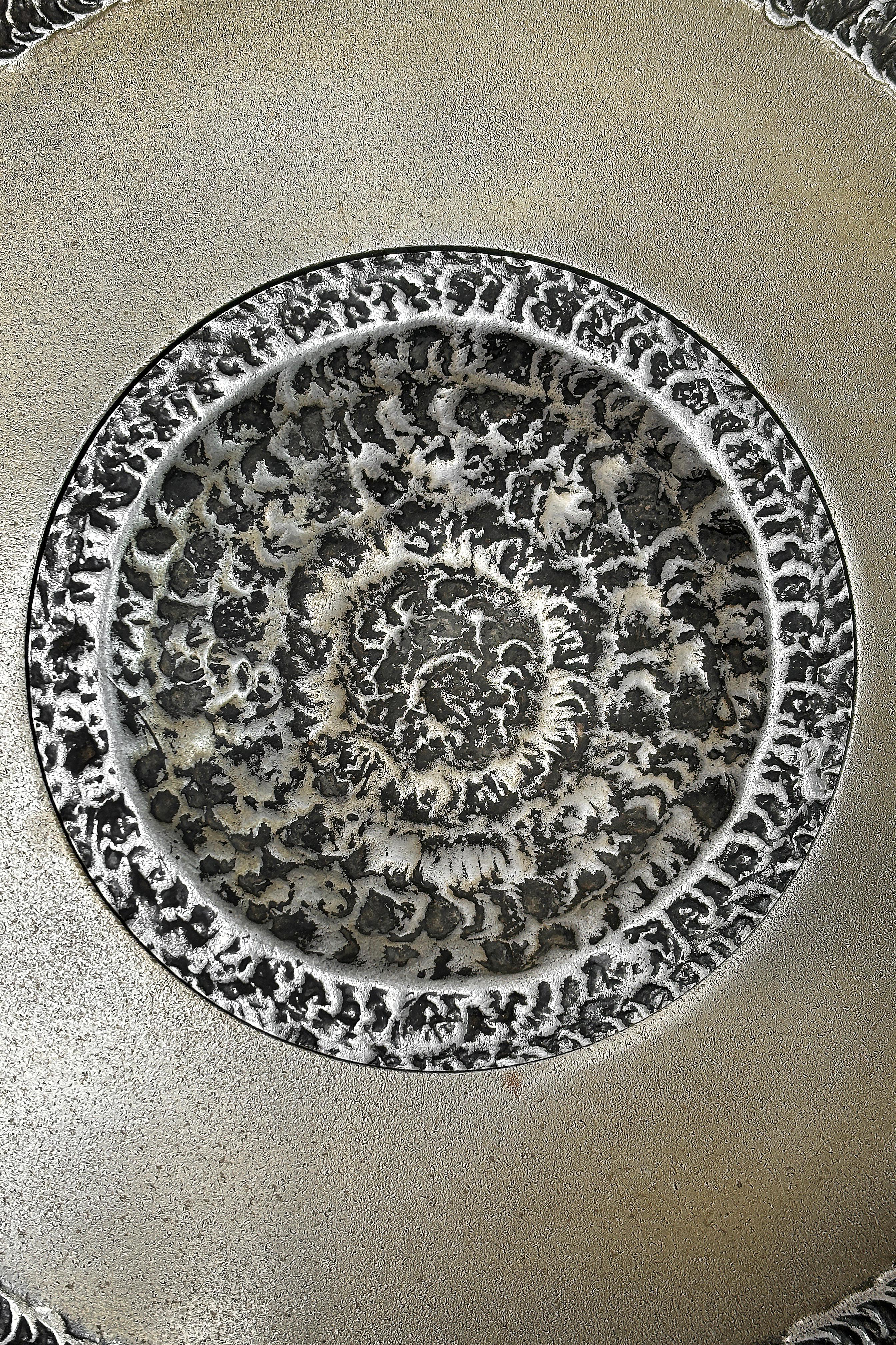 Marc D'haenens Brutalistische Skulptur-Beistelltisch, Belgien, 1970er Jahre im Zustand „Gut“ im Angebot in Antwerp, Antwerp