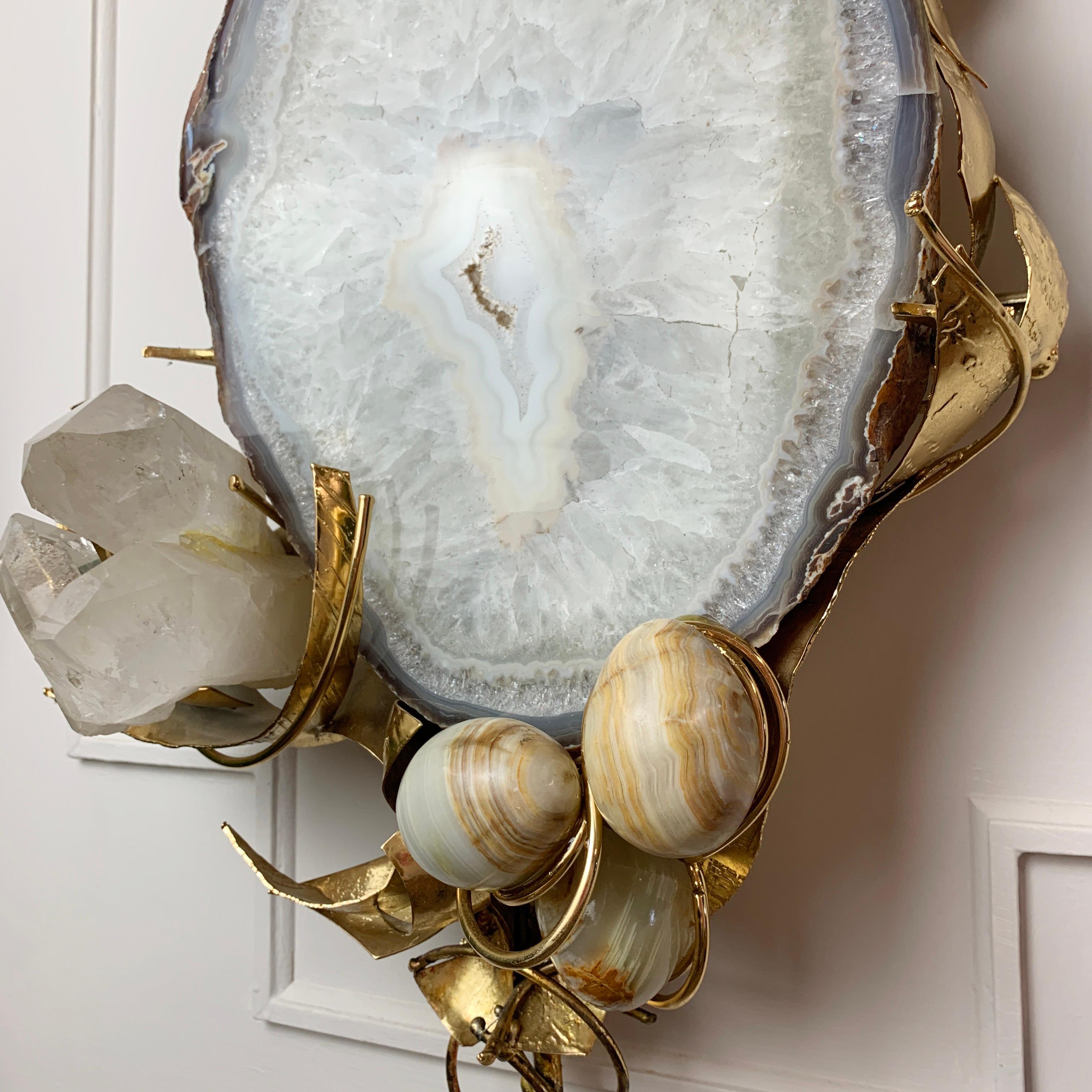 Marc d'Haenens Signierte beleuchtete Wandskulptur-Leuchte aus Goldachat, signiert (Messing) im Angebot