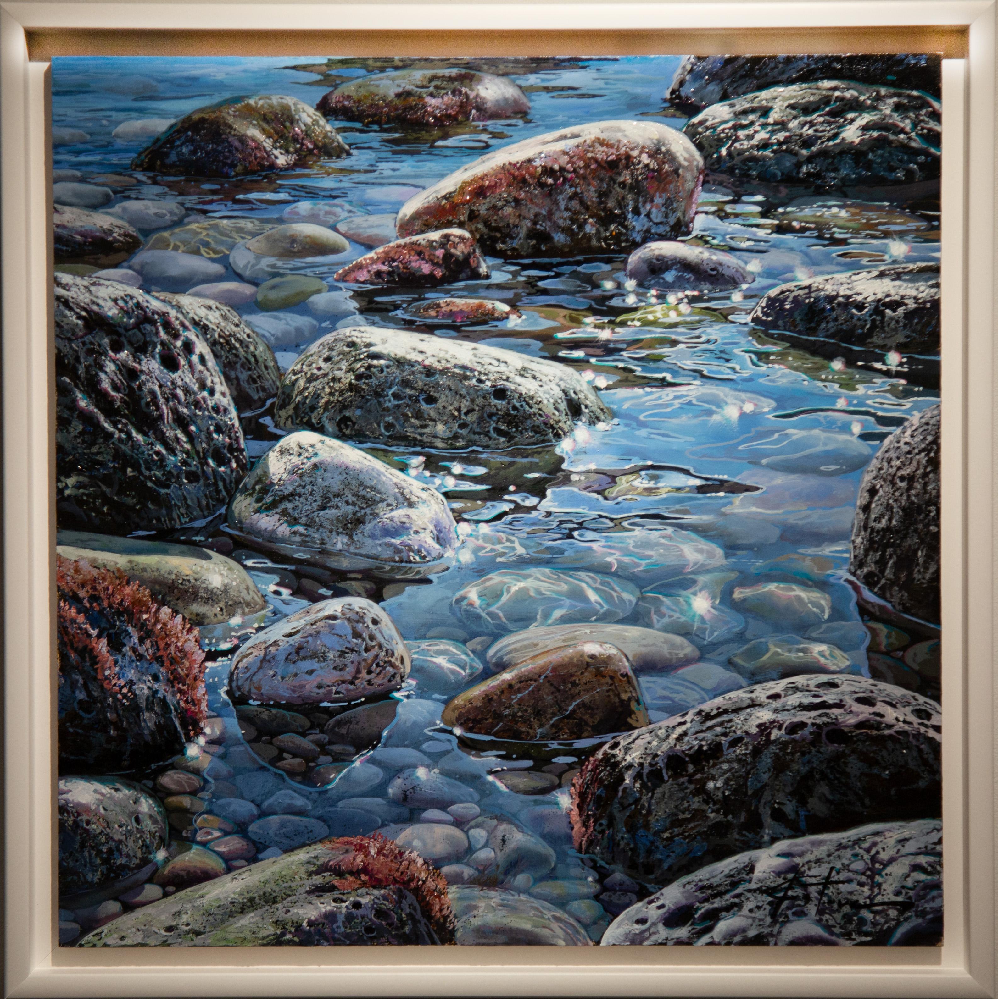 Landscape Painting Marc Esteve - Peinture hyperréaliste détaillée « Rising Tide » représentant la mer et les roches, bleue, verte et noire