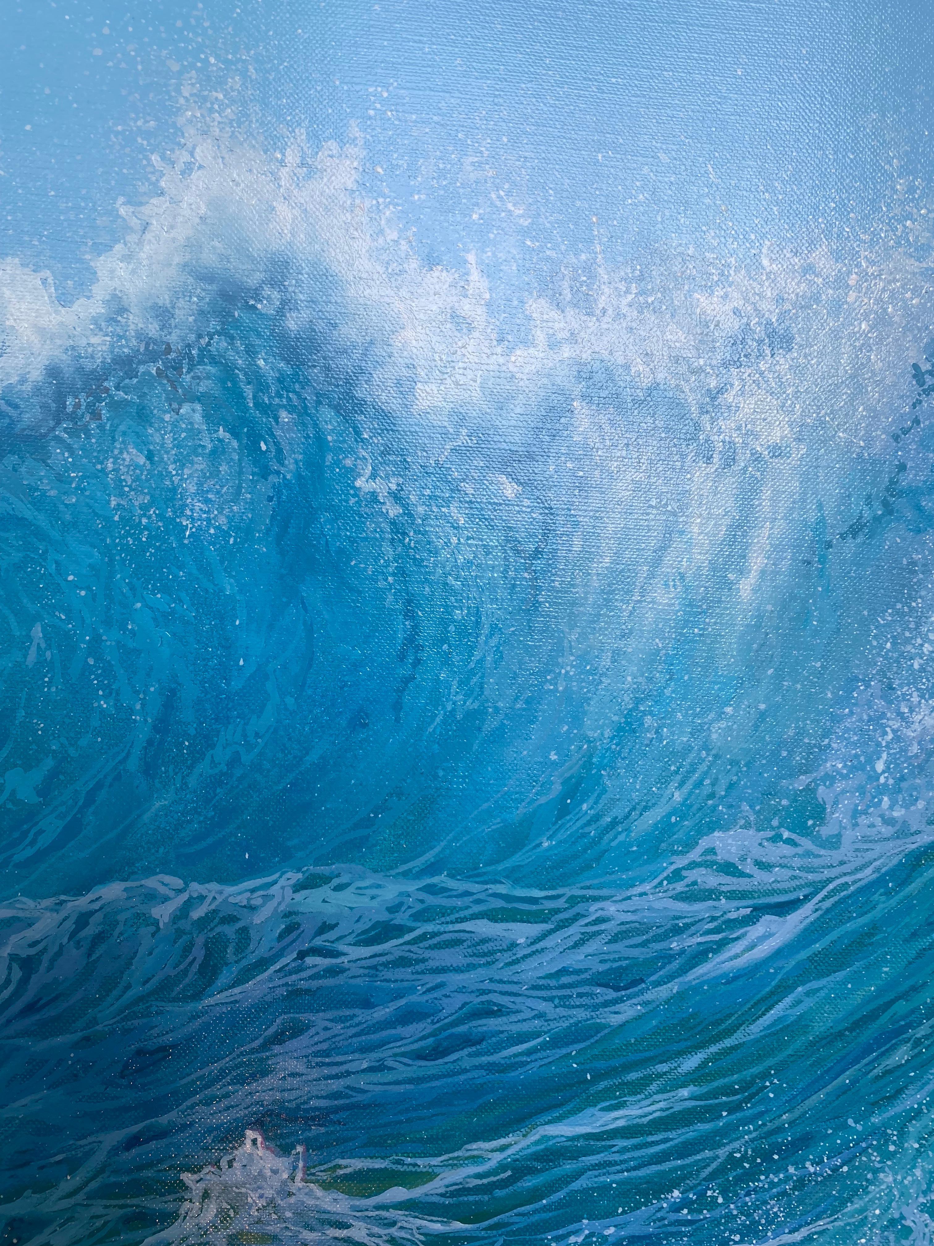 « Roaring seas », peinture contemporaine puissante de paysage marin bleu d'une vague qui s'effondre - Photoréalisme Painting par Marc Esteve