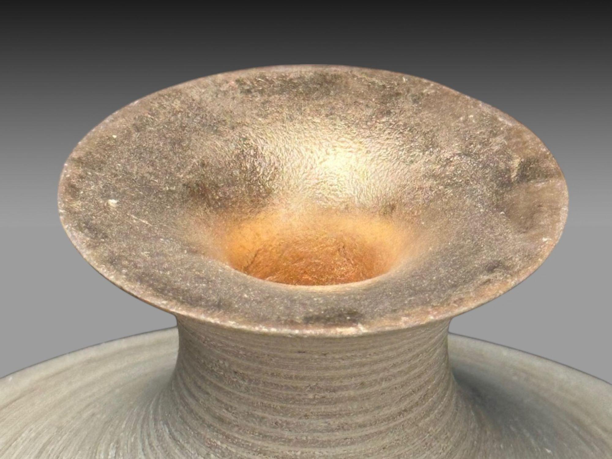 Marc Fish, Contemporaneo, Frassino, Foglia d'oro rosa, Tre vasi trittici, Regno Unito, 21° sec. in vendita 3