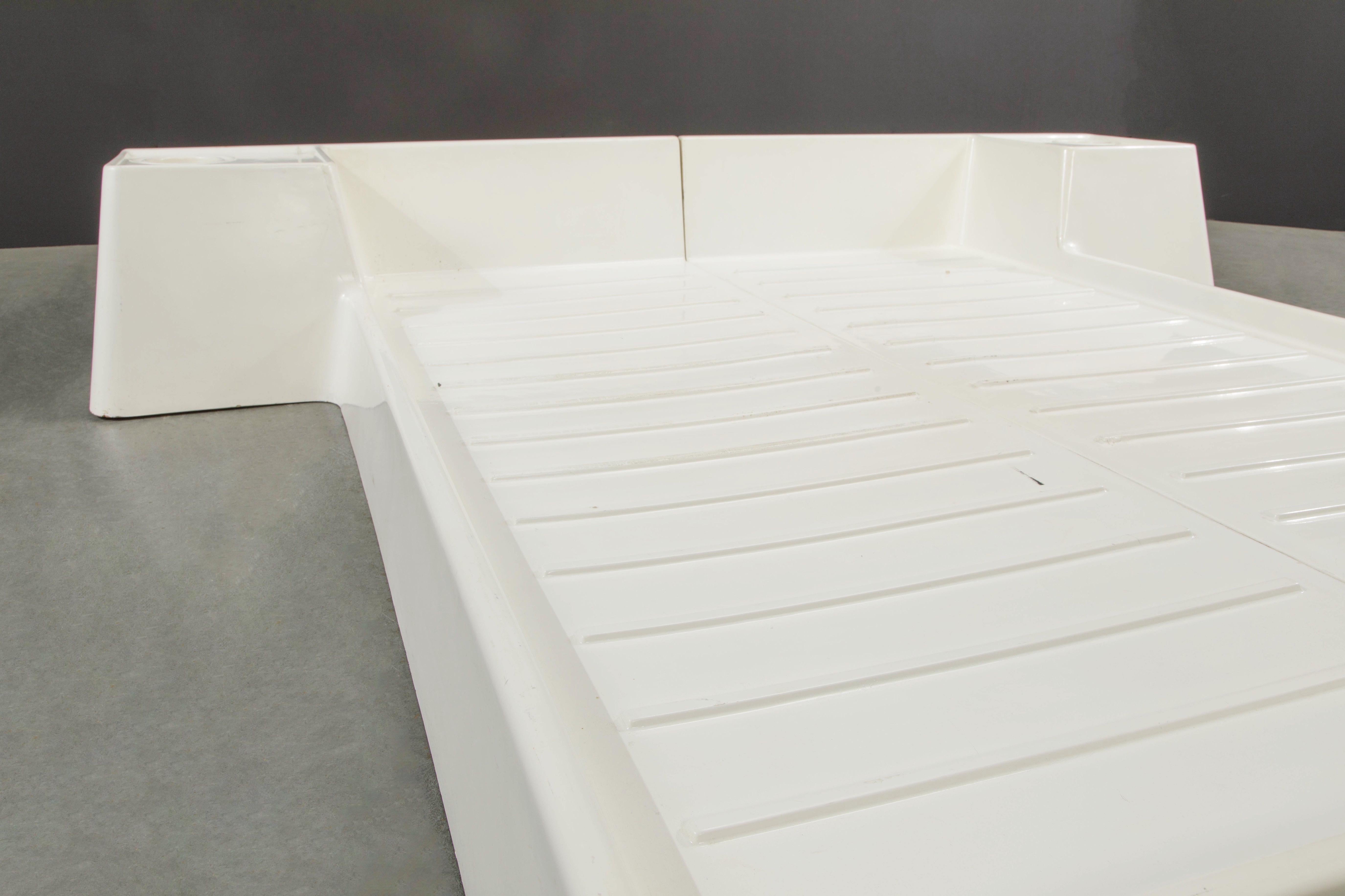 Marc Held for Prisunic Molded Fiberglass Bed, c. 1966 For Sale 5