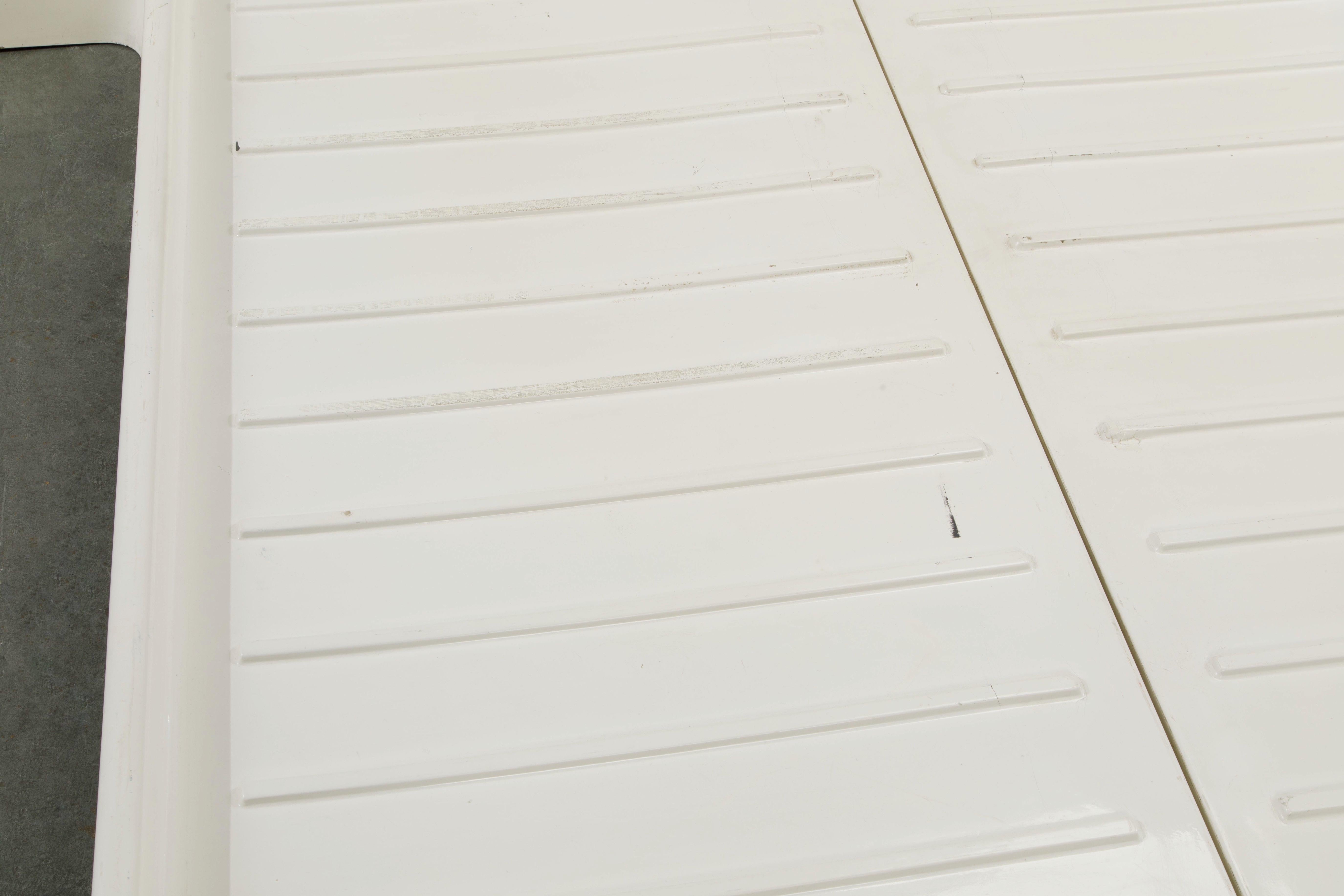 Marc Held for Prisunic Molded Fiberglass Bed, c. 1966 For Sale 6