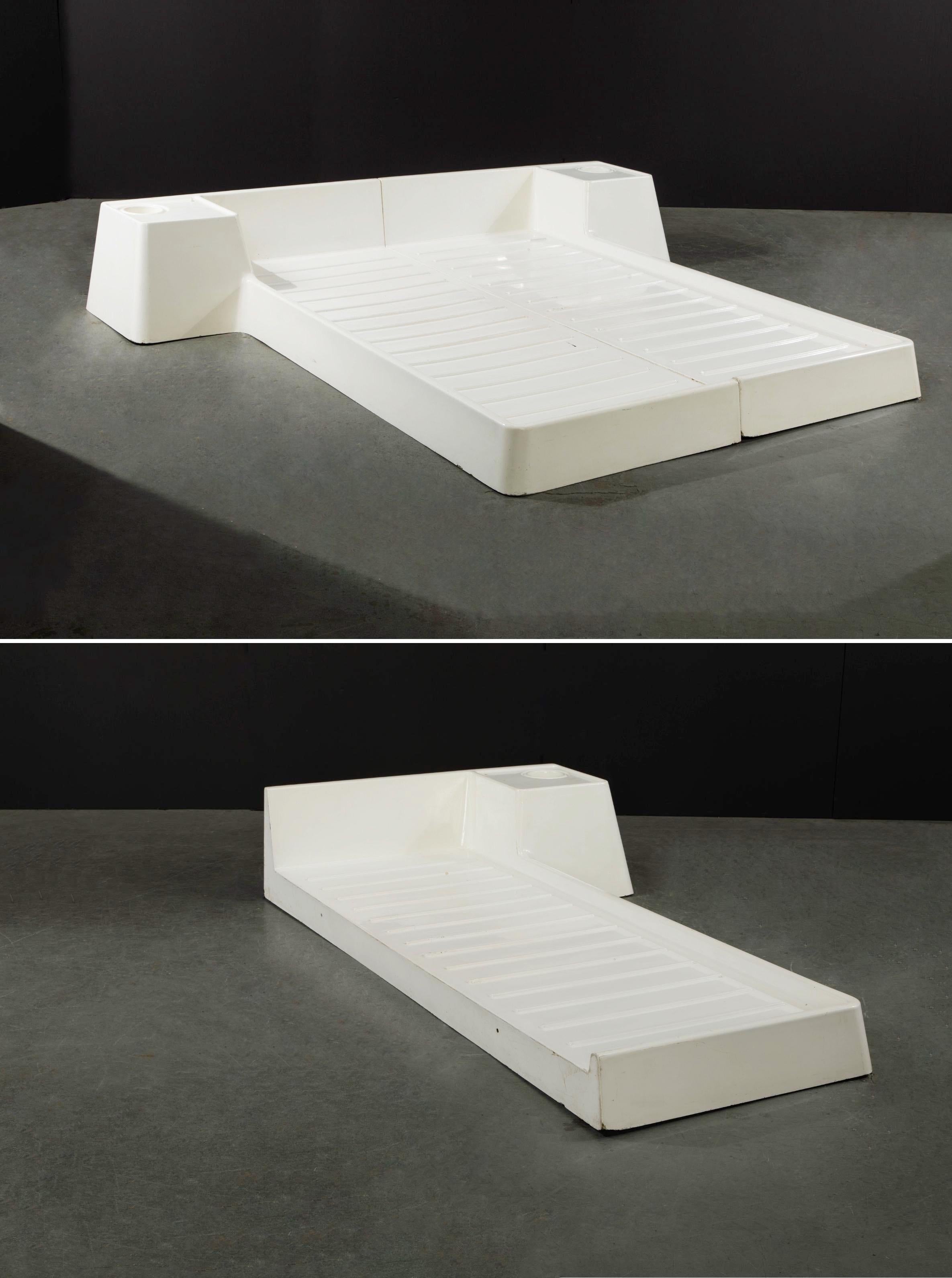 Marc Held for Prisunic Molded Fiberglass Bed, c. 1966 For Sale 7