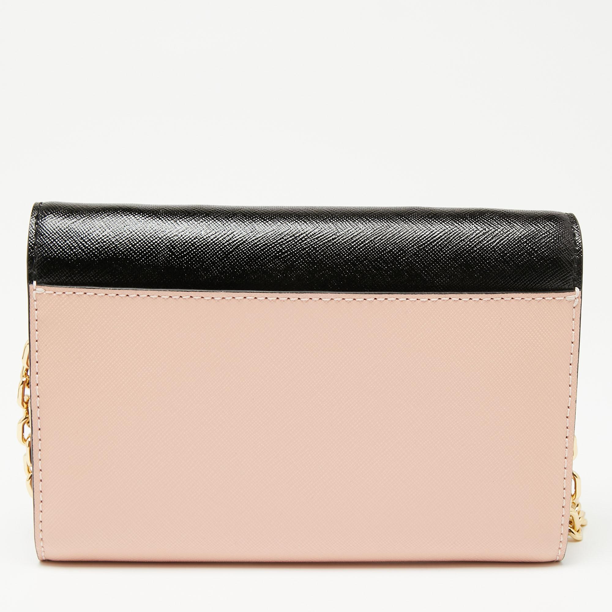 Accessorizing gets a new avatar with this gorgeous Snapshot wallet on chain from Marc Jacobs. It is created using pink-black leather on the exterior and displays a fabric-lined interior and gold-tone hardware. Add a chic touch to your outfit with