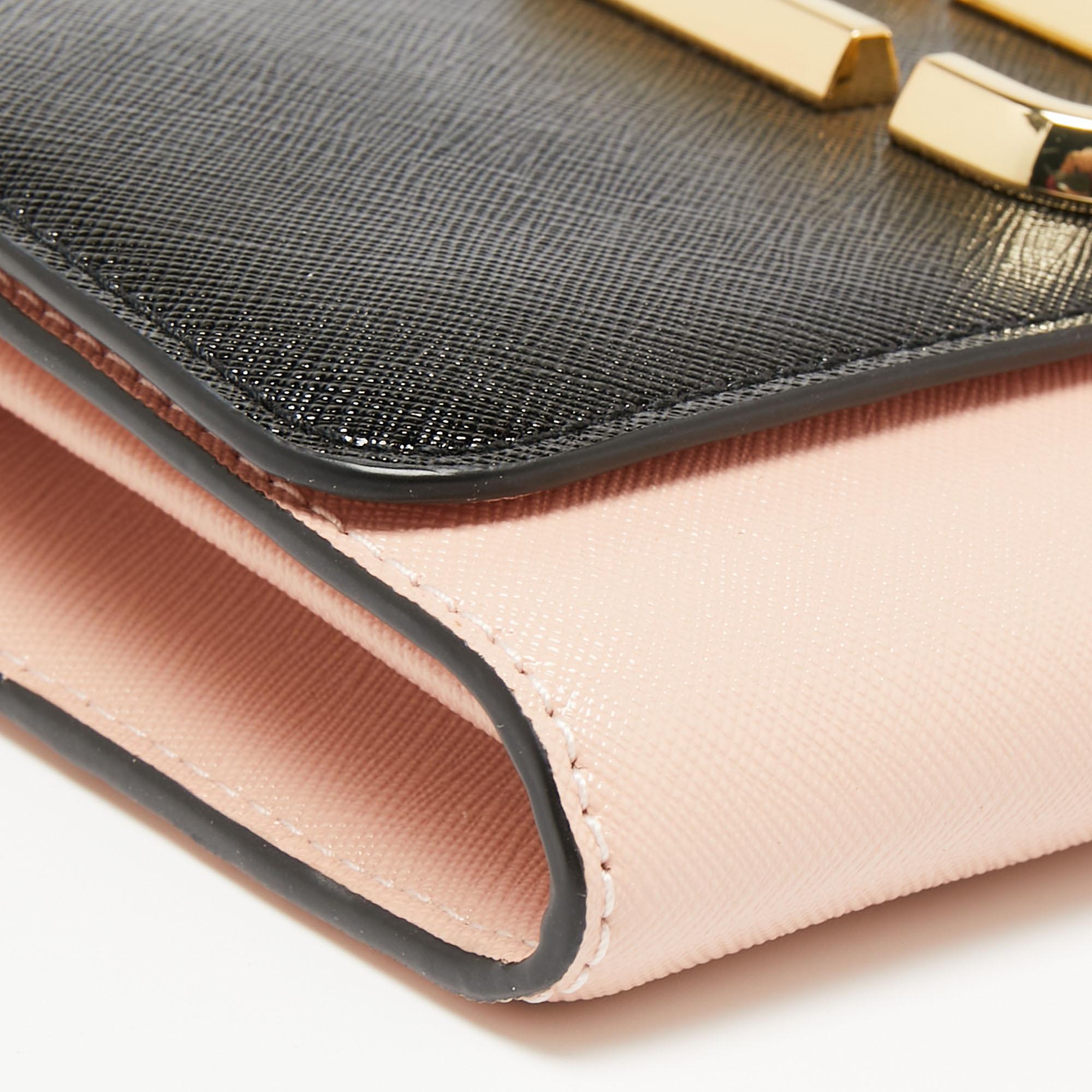Marc Jacbos Pink/Black Leather Snapshot Wallet On Chain In Excellent Condition In Dubai, Al Qouz 2