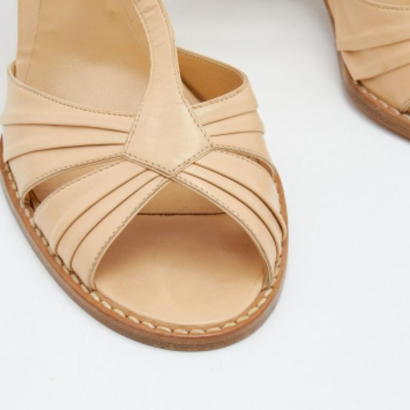 Marc Jacobs Beige Leder-Sandalen mit Knöchelriemen und Keil Größe 39,5 im Angebot 1