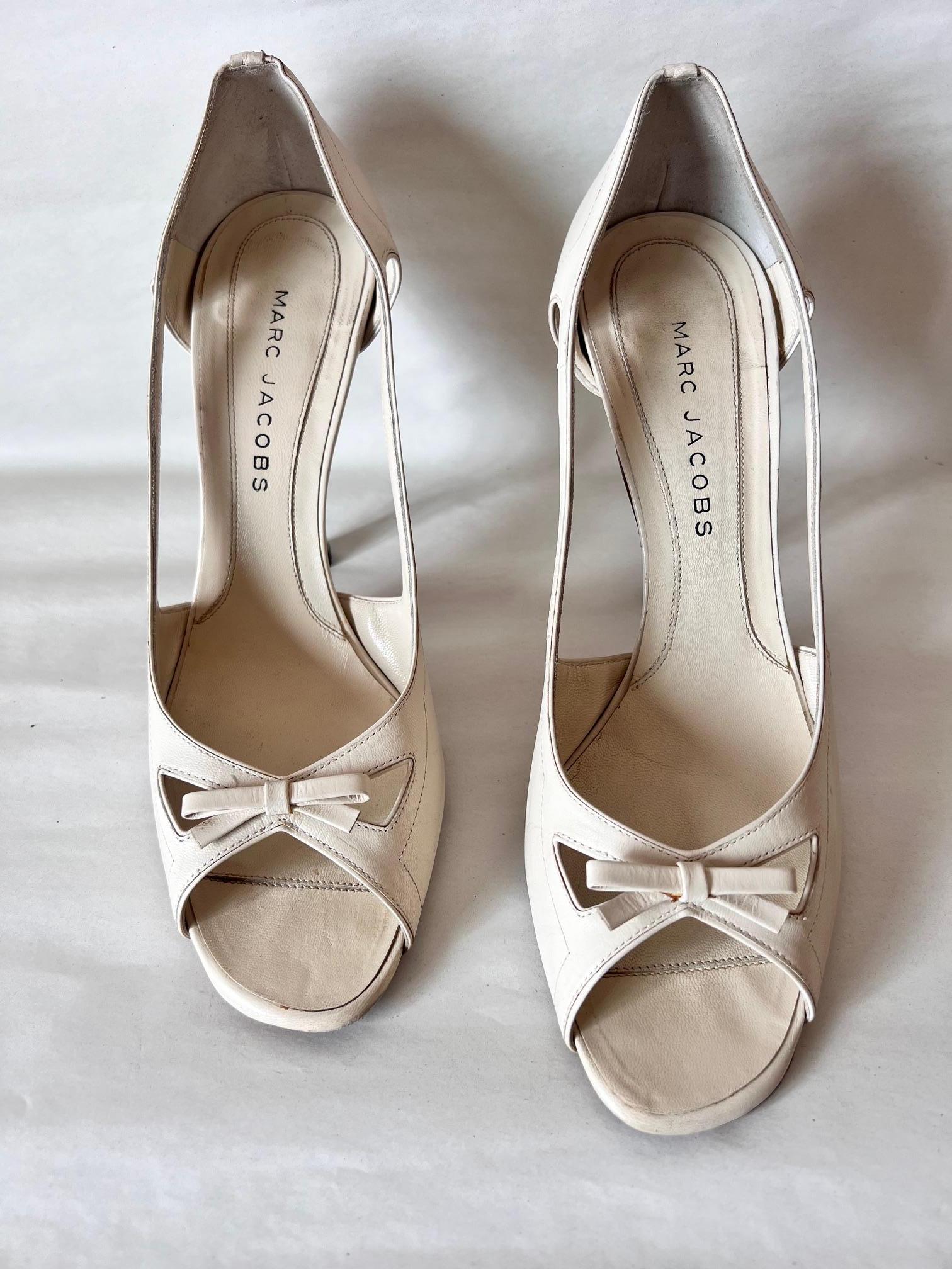 Marc Jacobs Beige leather cocktail open toe shoes with ribbon In Excellent Condition For Sale In  Bilbao, ES