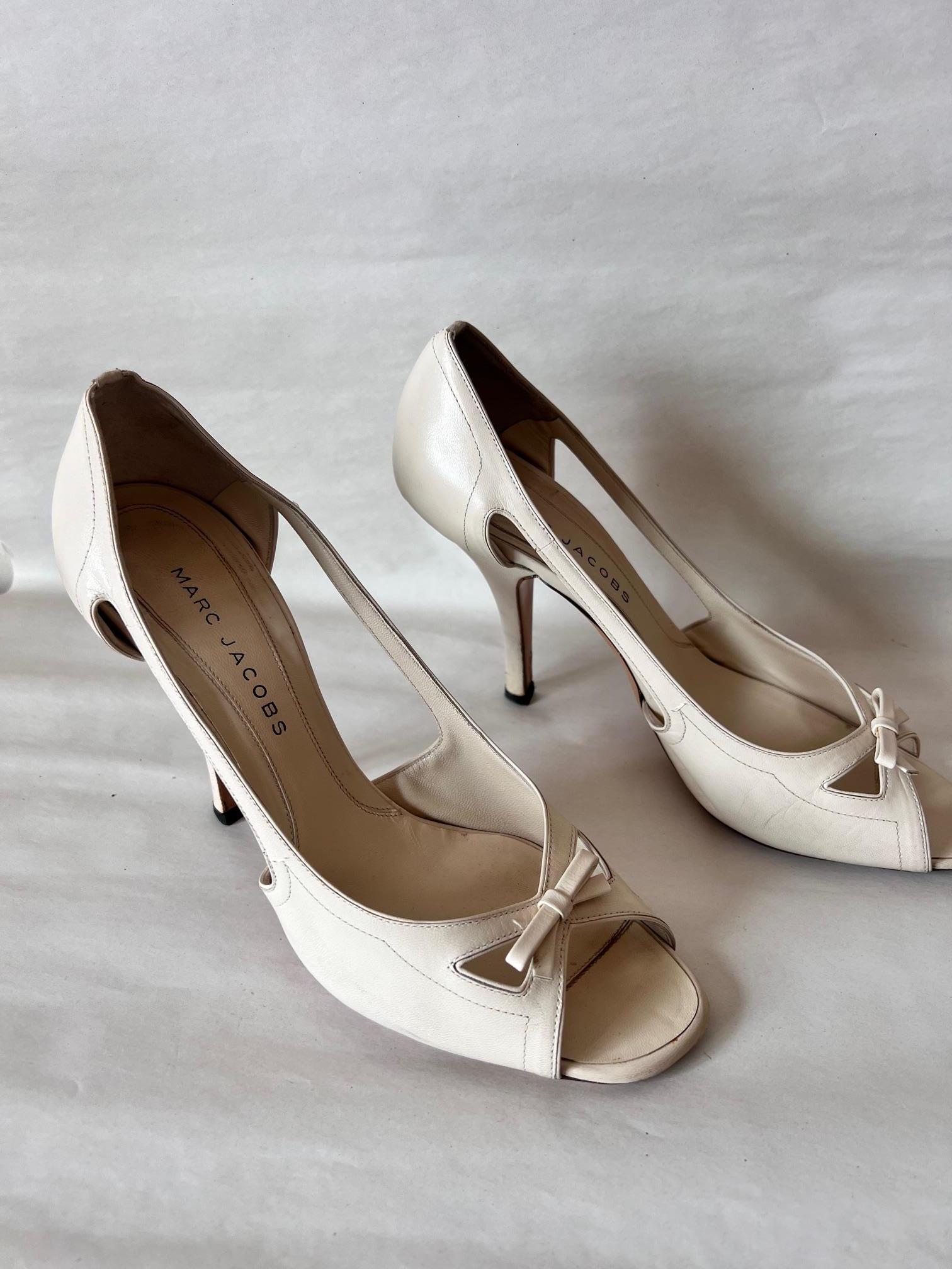 Women's Marc Jacobs Beige leather cocktail open toe shoes with ribbon For Sale
