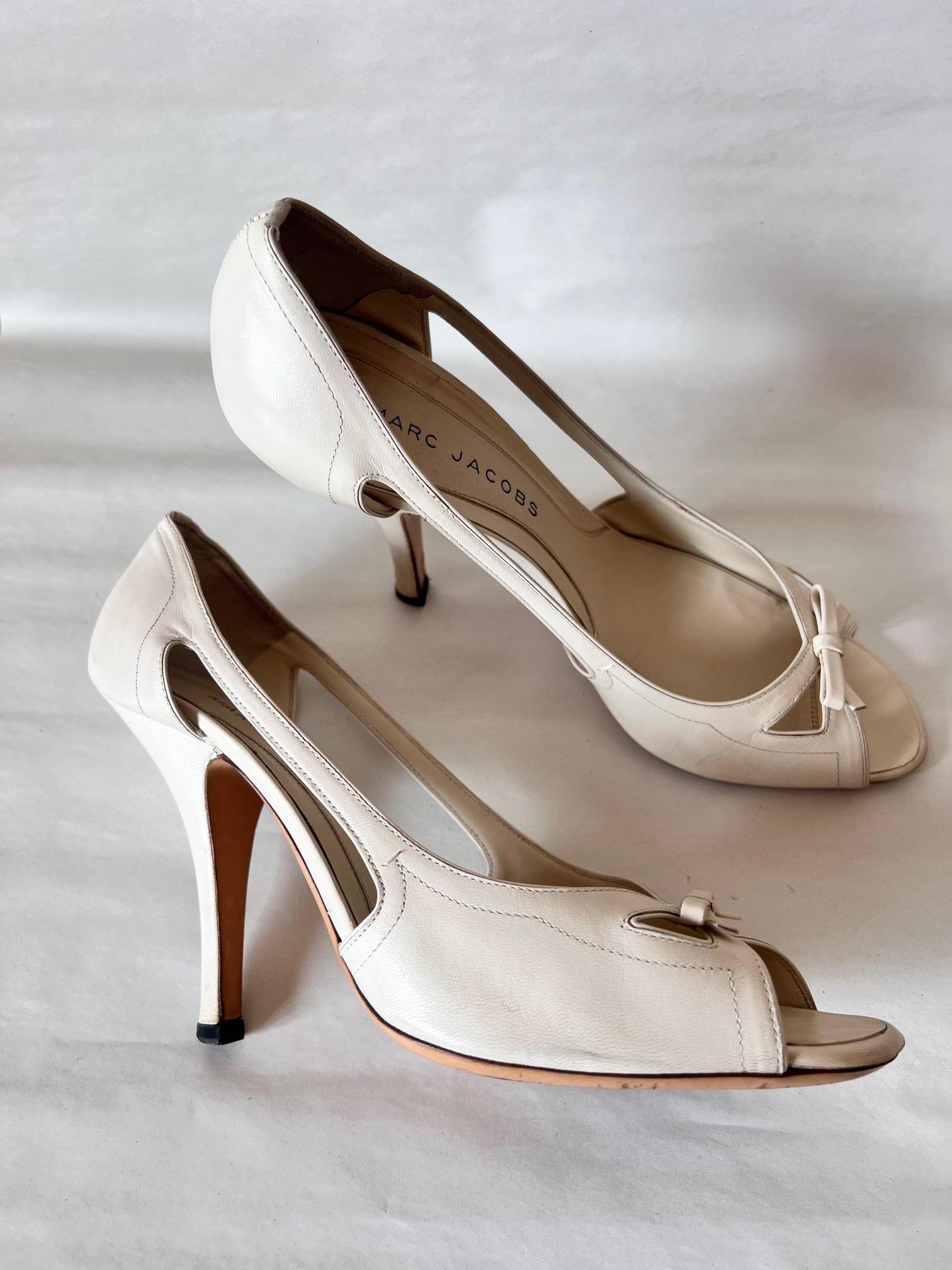 Marc Jacobs Beige leather cocktail open toe shoes with ribbon For Sale 1
