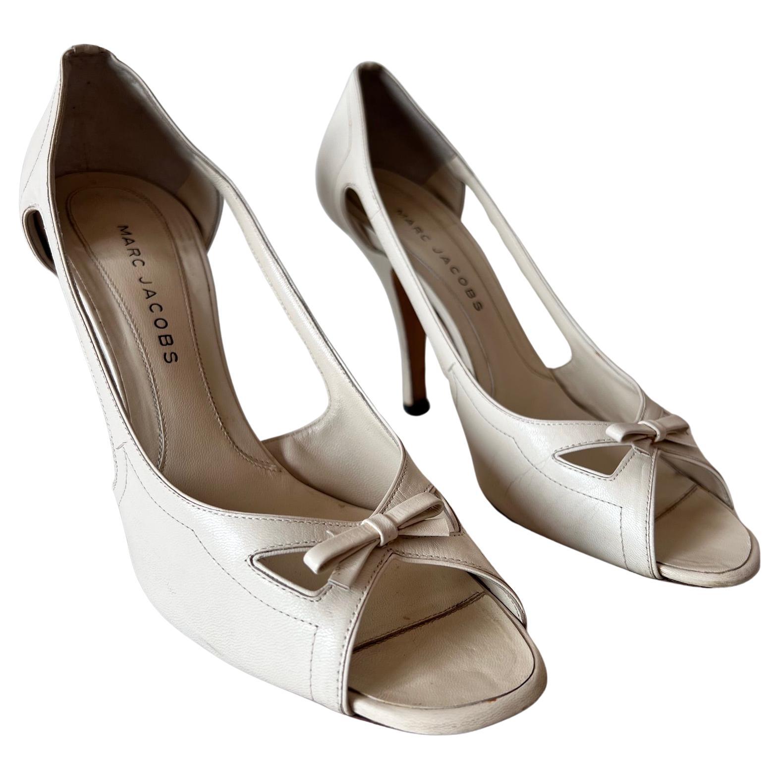 Marc Jacobs Beige leather cocktail open toe shoes with ribbon For Sale