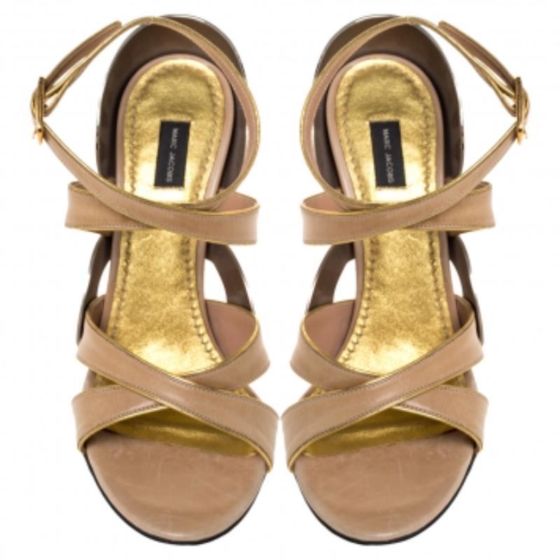 These sandals from Marc Jacobs are just amazing. With such a beautiful heart-shaped design and an elegant beige shade, this pair will elevate your look and leave a lasting impact on your bystanders. These pretty sandals are complete with buckle