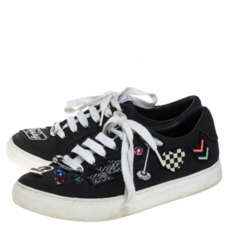 Marc Jacobs Black Canvas Patches And Embellished Low Top Sneakers Size 39 In Good Condition For Sale In Dubai, Al Qouz 2