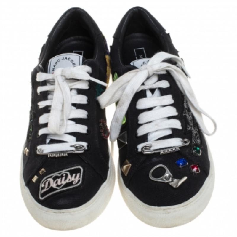 Marc Jacobs Black Canvas Patches And Embellished Low Top Sneakers Size 39 For Sale 1