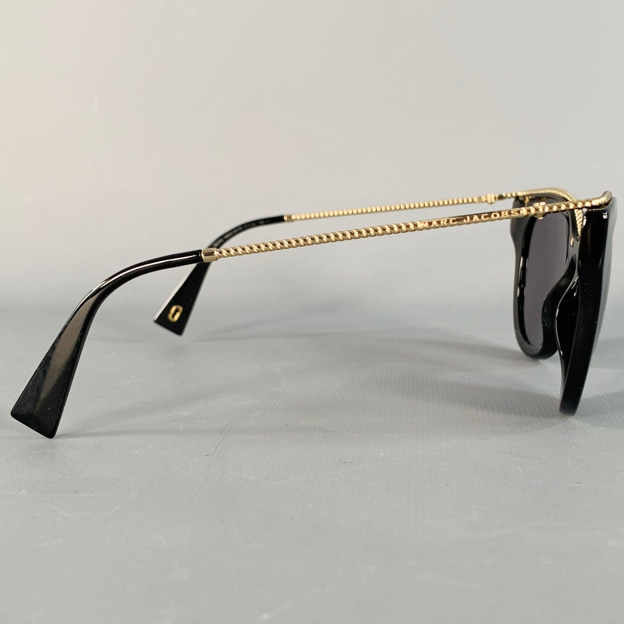 Occhiali da sole Marc Jacobs
in acetato nero con finiture 