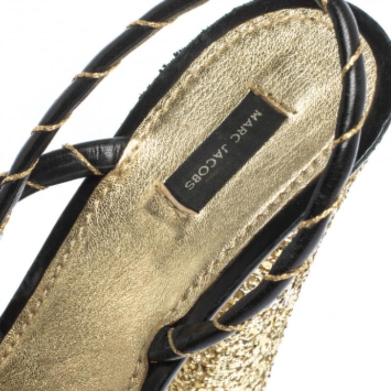 Beige Marc Jacobs Black/Gold Leather Glitter Fabric Slingback Platform Sandals Size 40 (Sandales à semelles compensées en cuir et paillettes) en vente