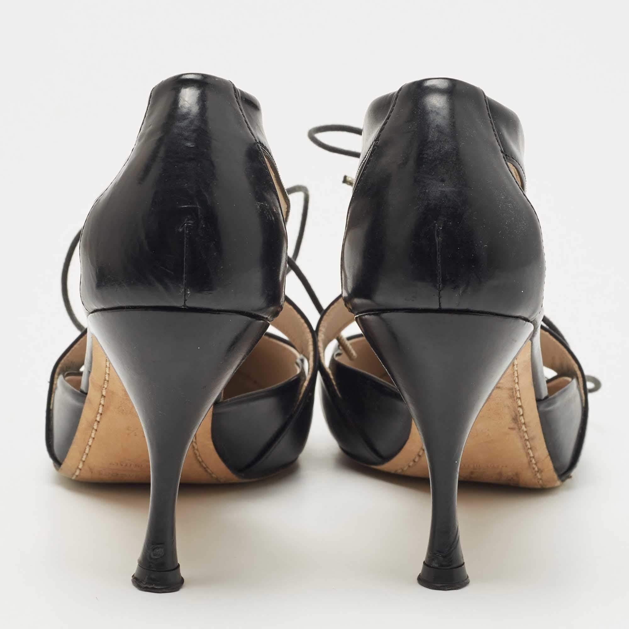 Donna Marc Jacobs Black Leather Lace Tie Pumps Taglia 36.5 in vendita