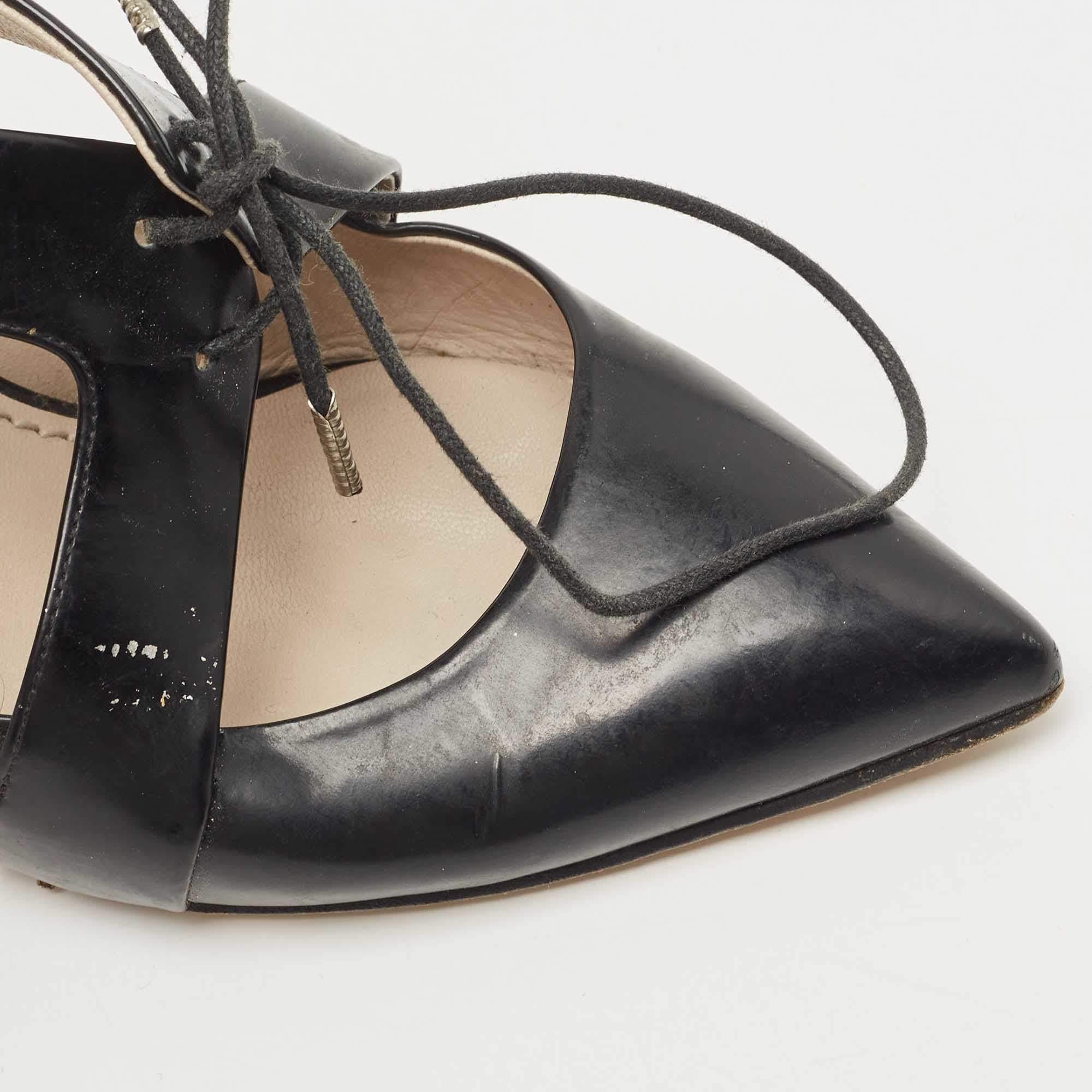 Marc Jacobs Black Leather Lace Tie Pumps Taglia 36.5 in vendita 3
