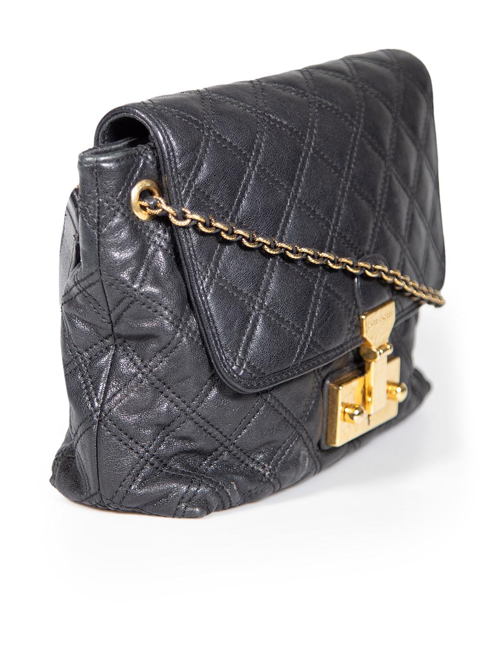 CONDITION is Very good. Minimal wear to bag is evident. Minimal wear in the lining of the bag and tarnished clasp hardware, slight abrasion to the bottom corners on this used Marc Jacobs designer resale item. This item comes with original dust bag.