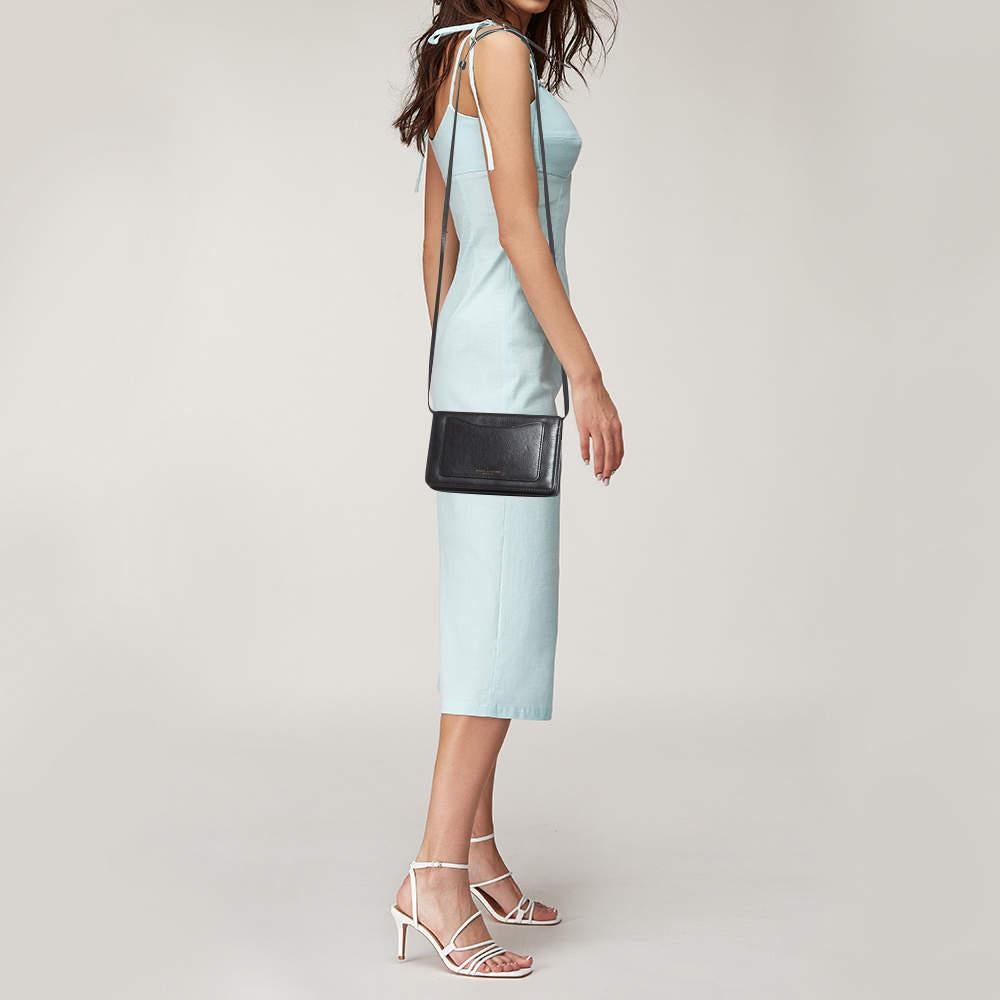 Trust this Marc Jacobs bag to be light  durable  and comfortable to carry. It is crafted beautifully using the best materials to be a durable style ally.